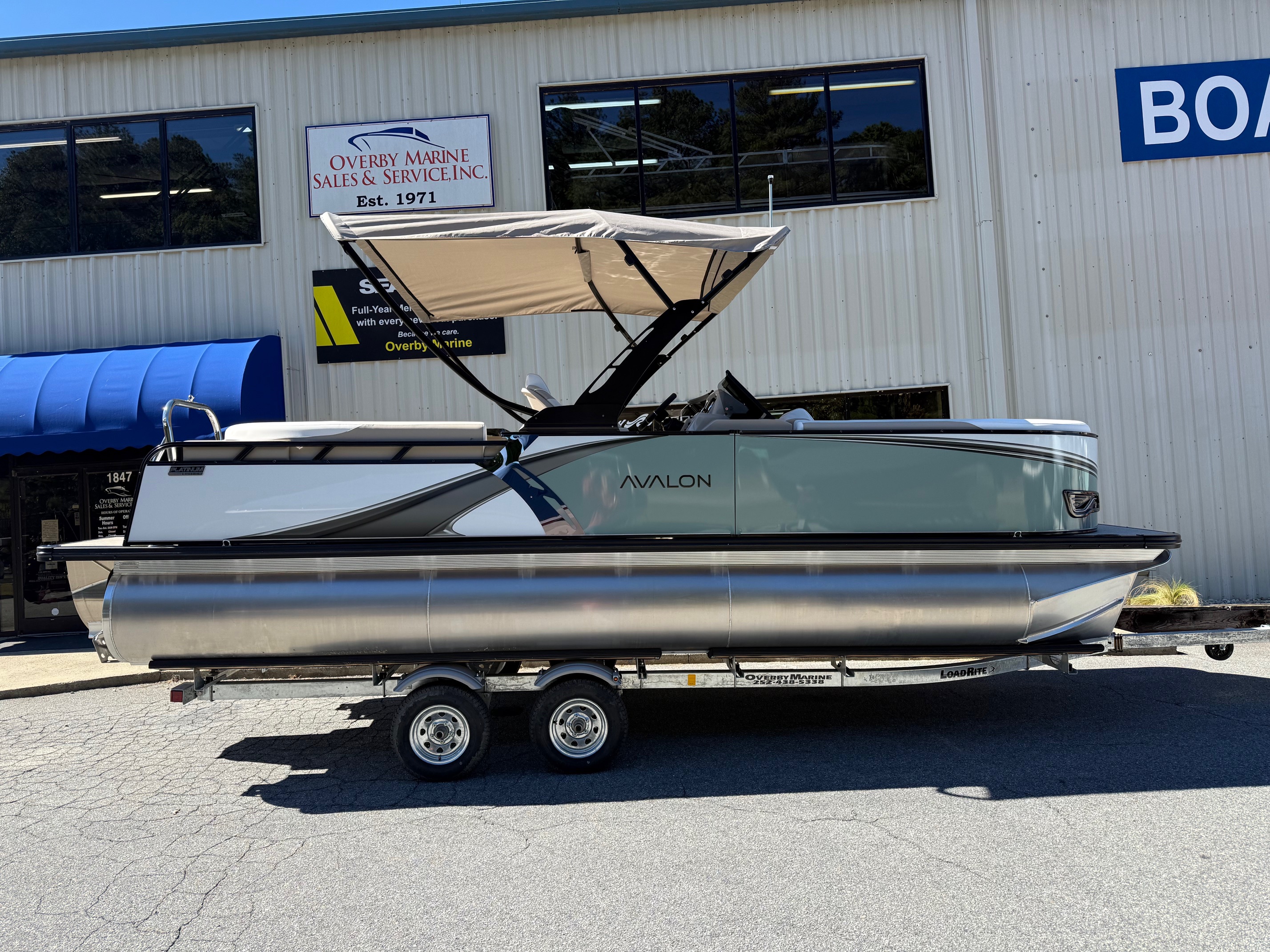 2026 Avalon LSZ - 23 FT Elite Windshield - Photo 2