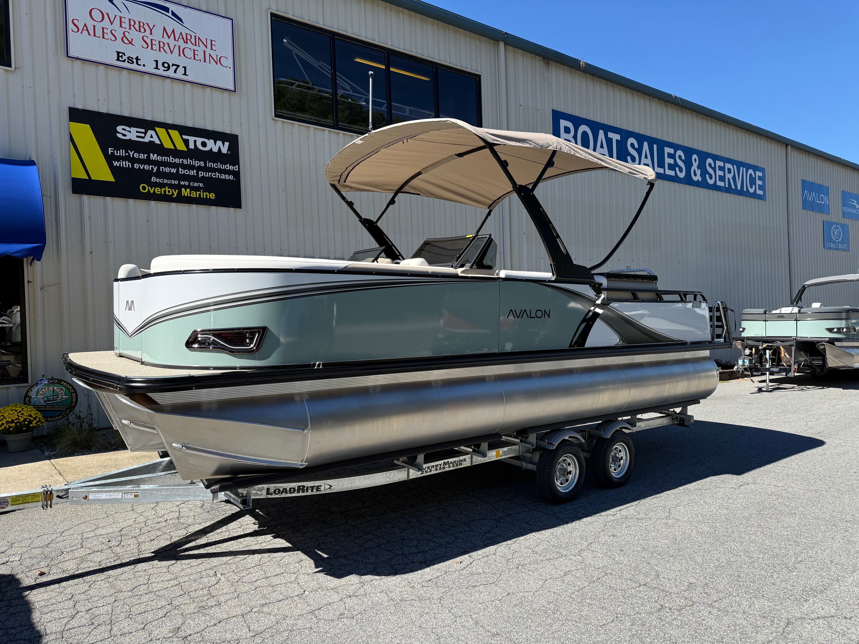 2026 Avalon LSZ - 23 FT Elite Windshield - Photo 3