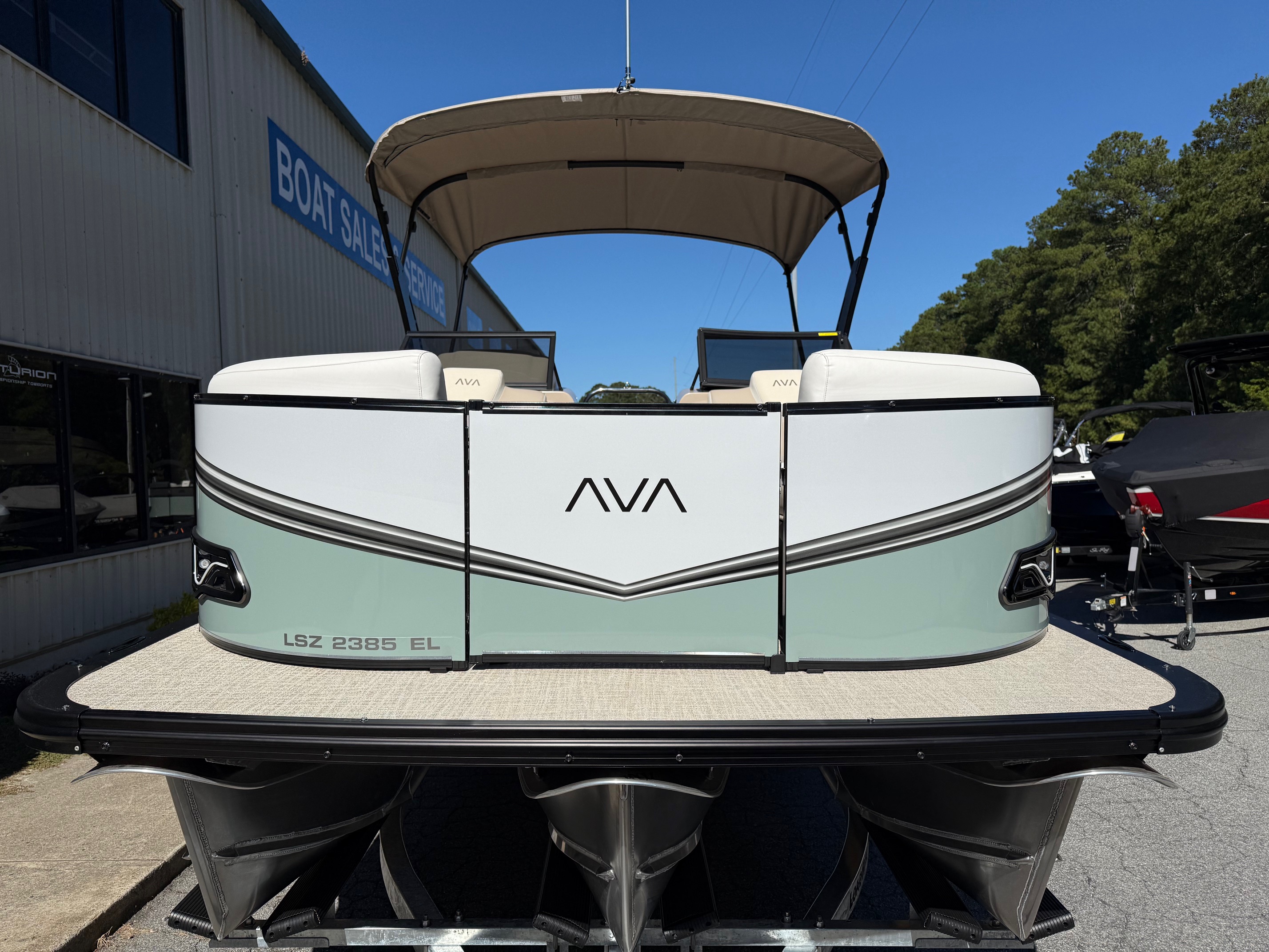 2026 Avalon LSZ - 23 FT Elite Windshield - Photo 4