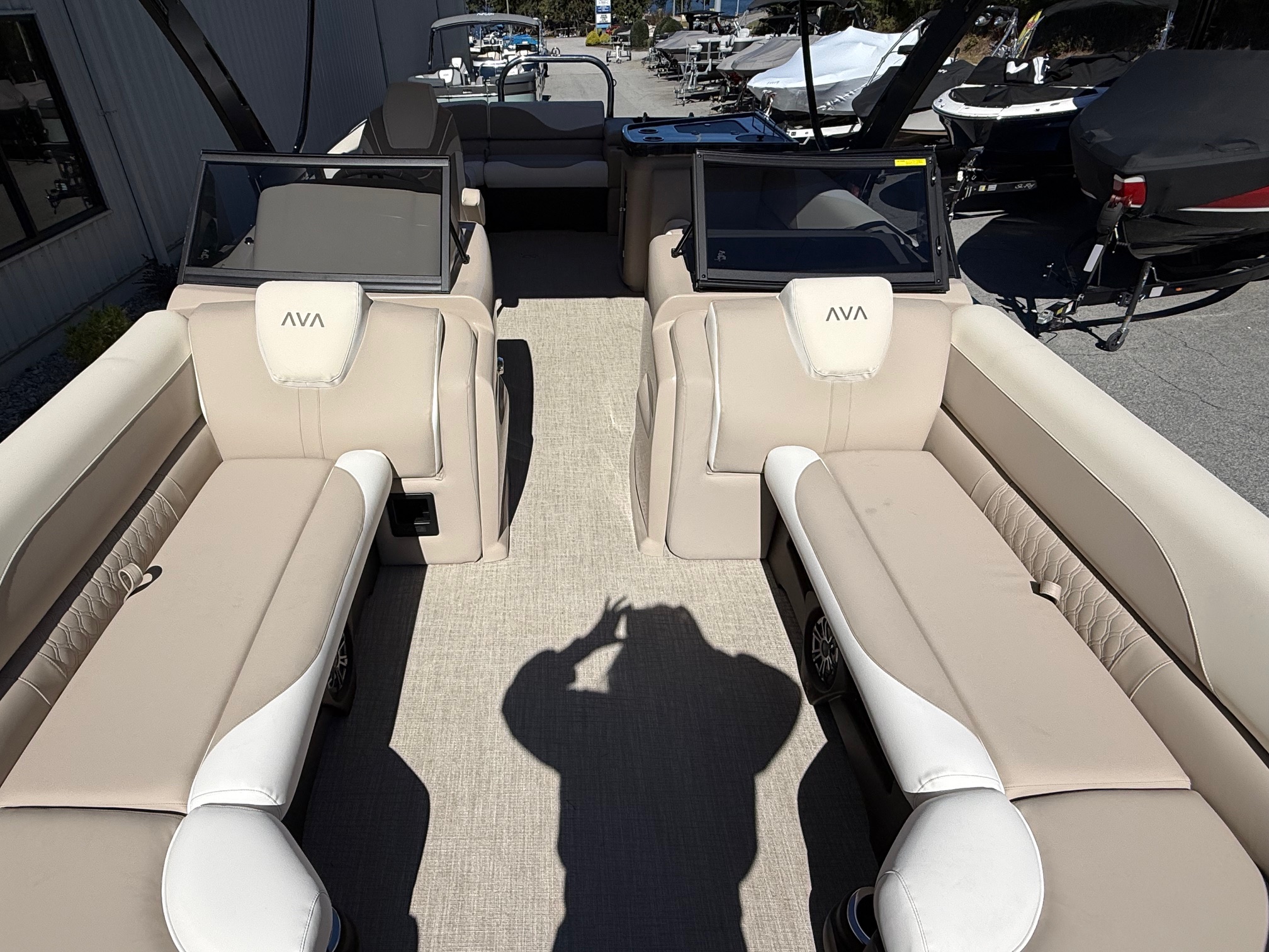 2026 Avalon LSZ - 23 FT Elite Windshield - Photo 5