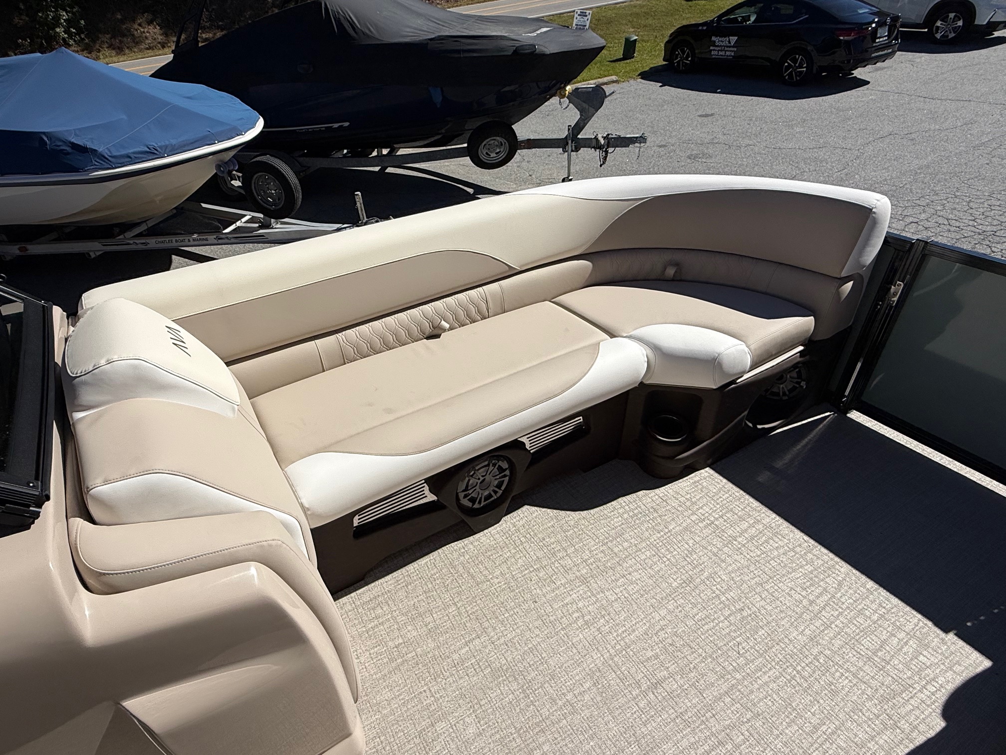 2026 Avalon LSZ - 23 FT Elite Windshield - Photo 11