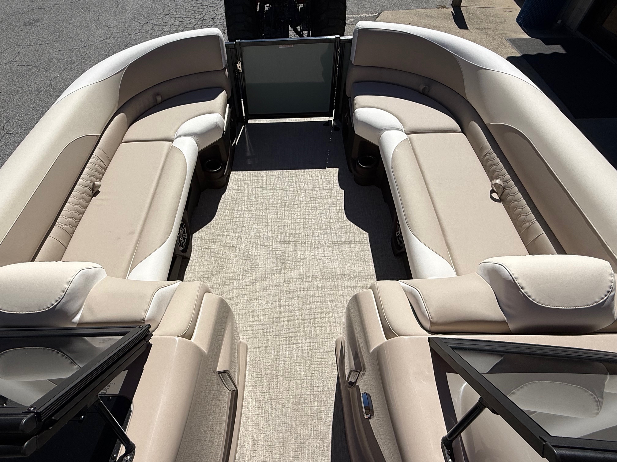 2026 Avalon LSZ - 23 FT Elite Windshield - Photo 12