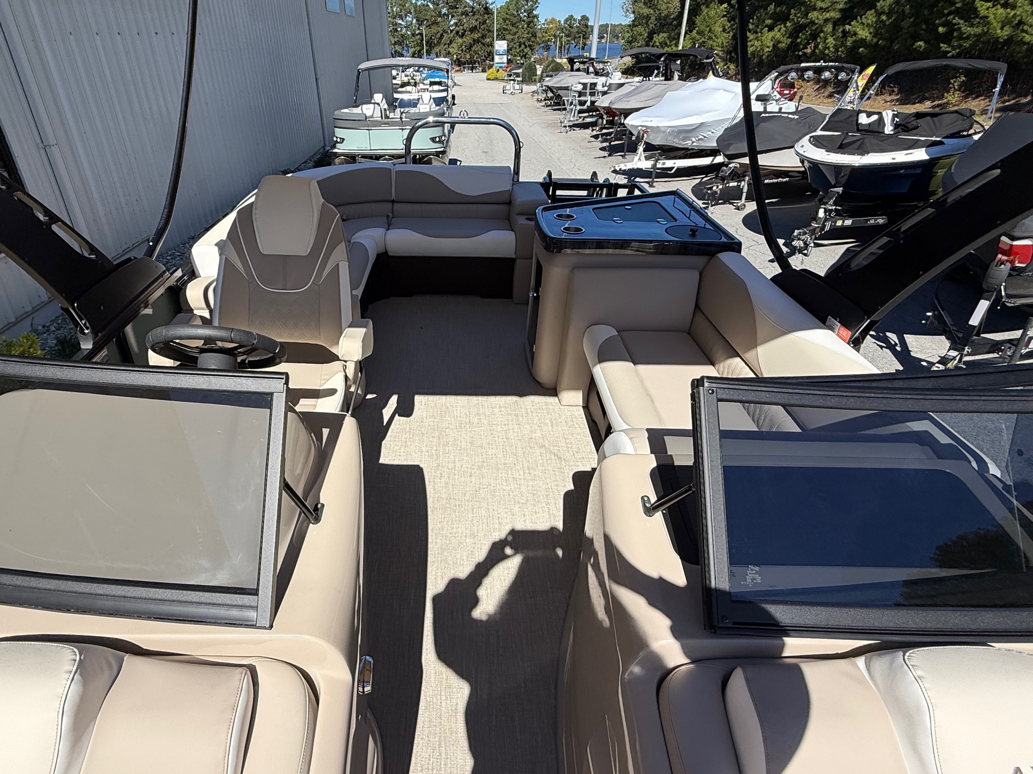 2026 Avalon LSZ - 23 FT Elite Windshield - Photo 13