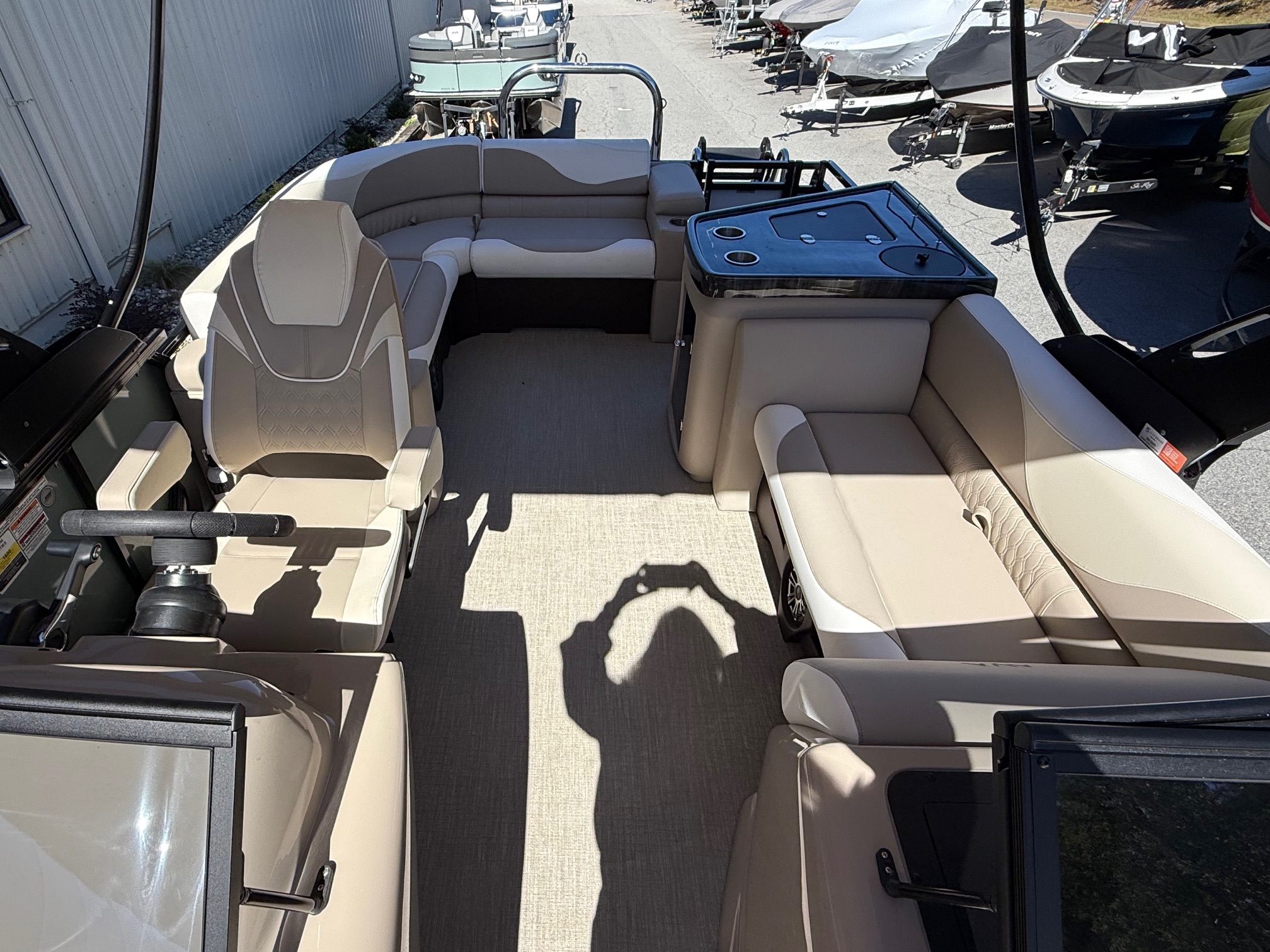 2026 Avalon LSZ - 23 FT Elite Windshield - Photo 14