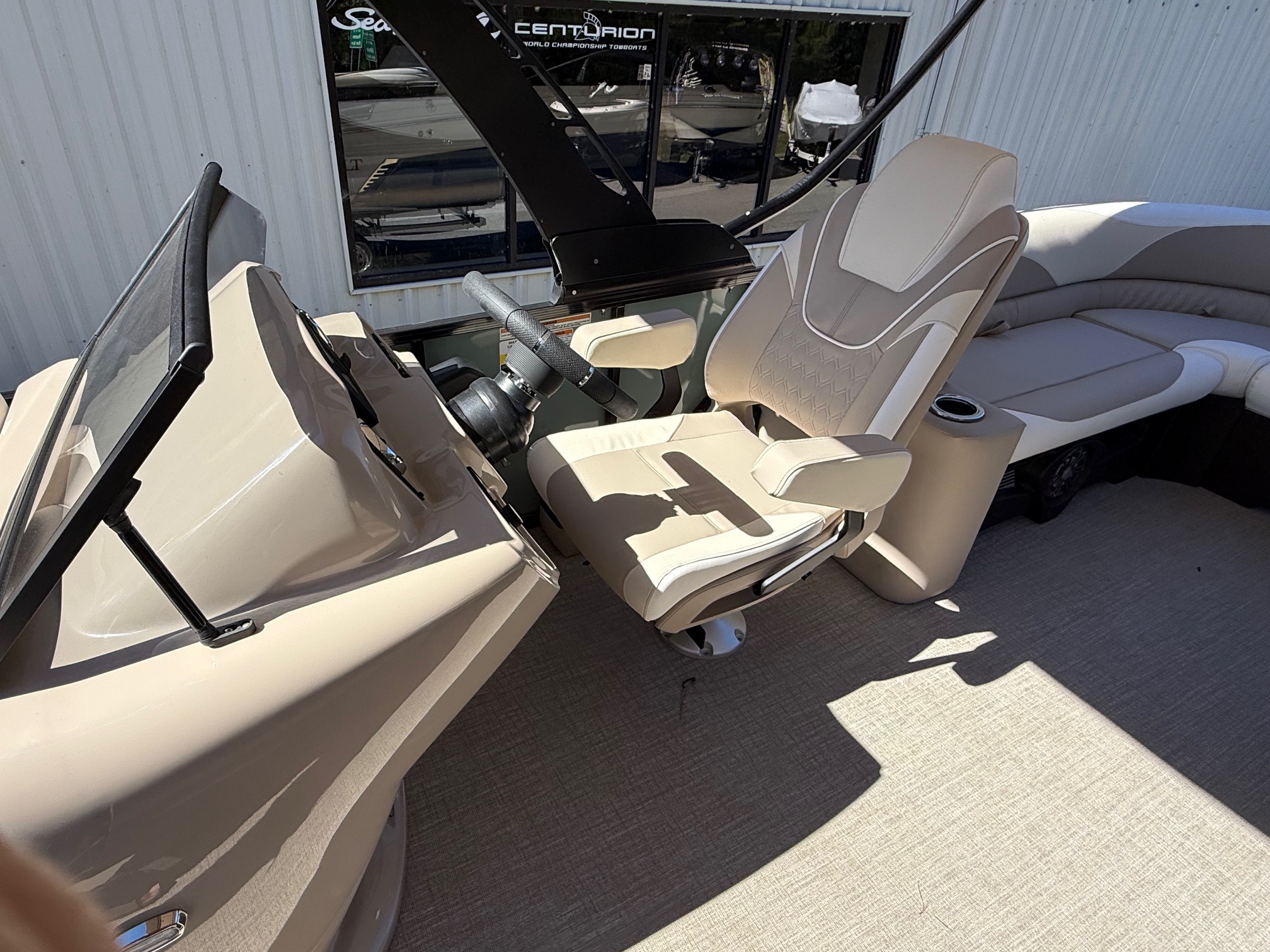 2026 Avalon LSZ - 23 FT Elite Windshield - Photo 15