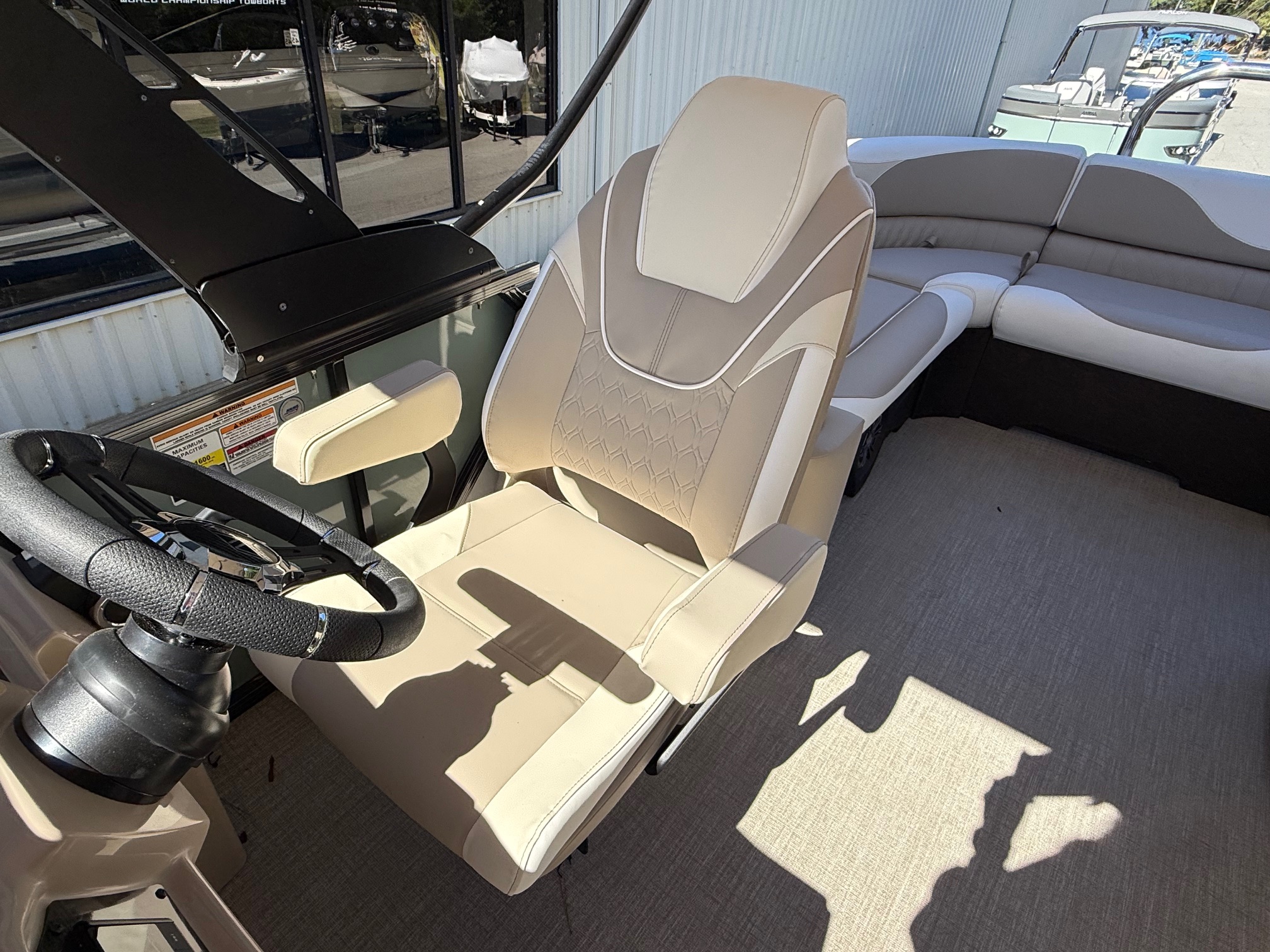 2026 Avalon LSZ - 23 FT Elite Windshield - Photo 16