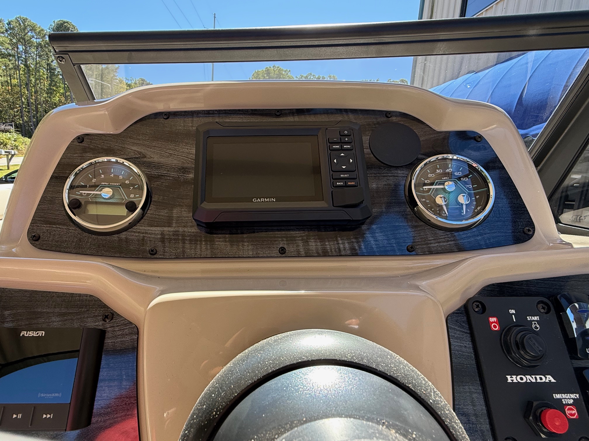 2026 Avalon LSZ - 23 FT Elite Windshield - Photo 20