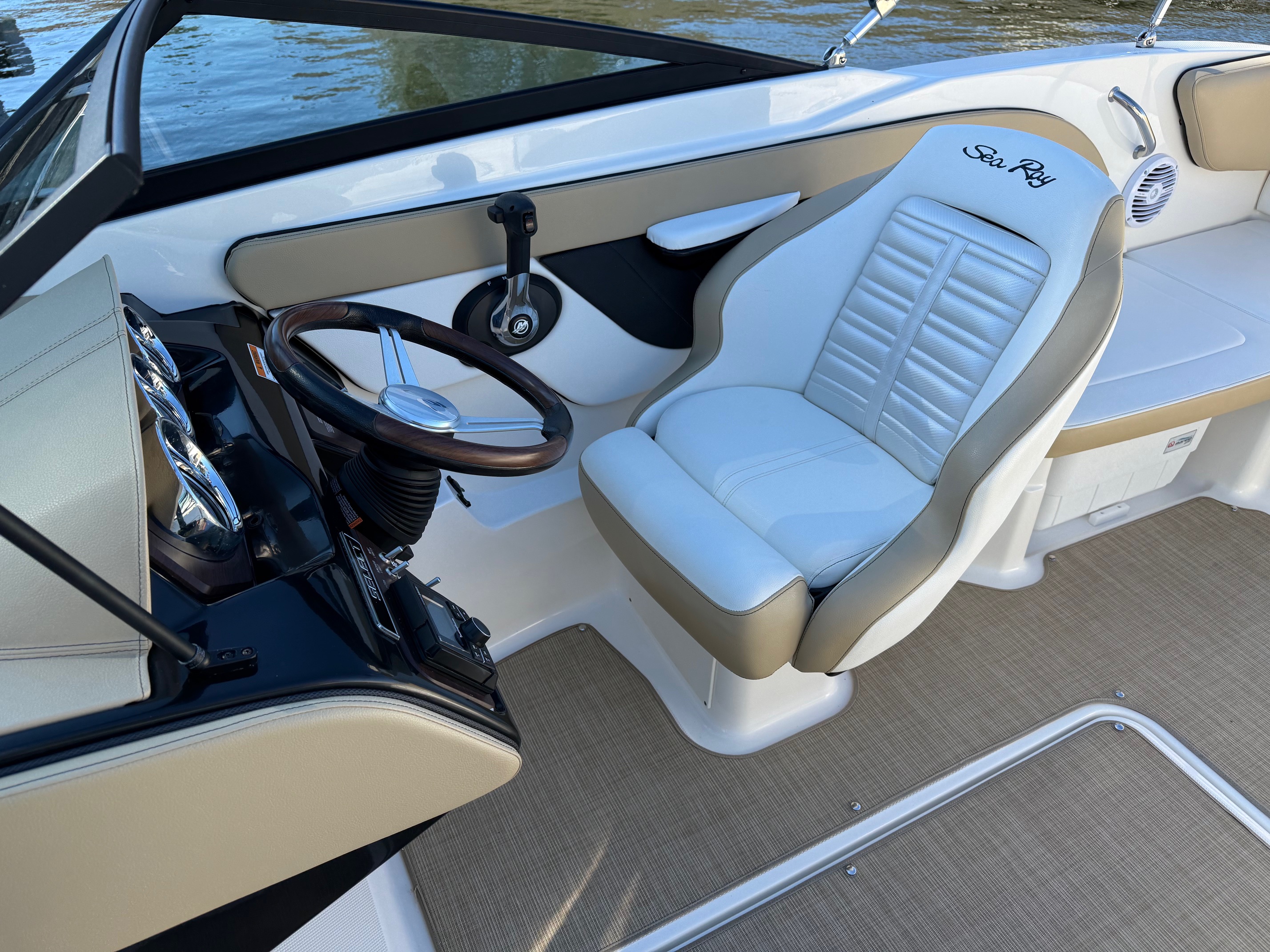 2017 Sea Ray SPX 210 - Photo 13