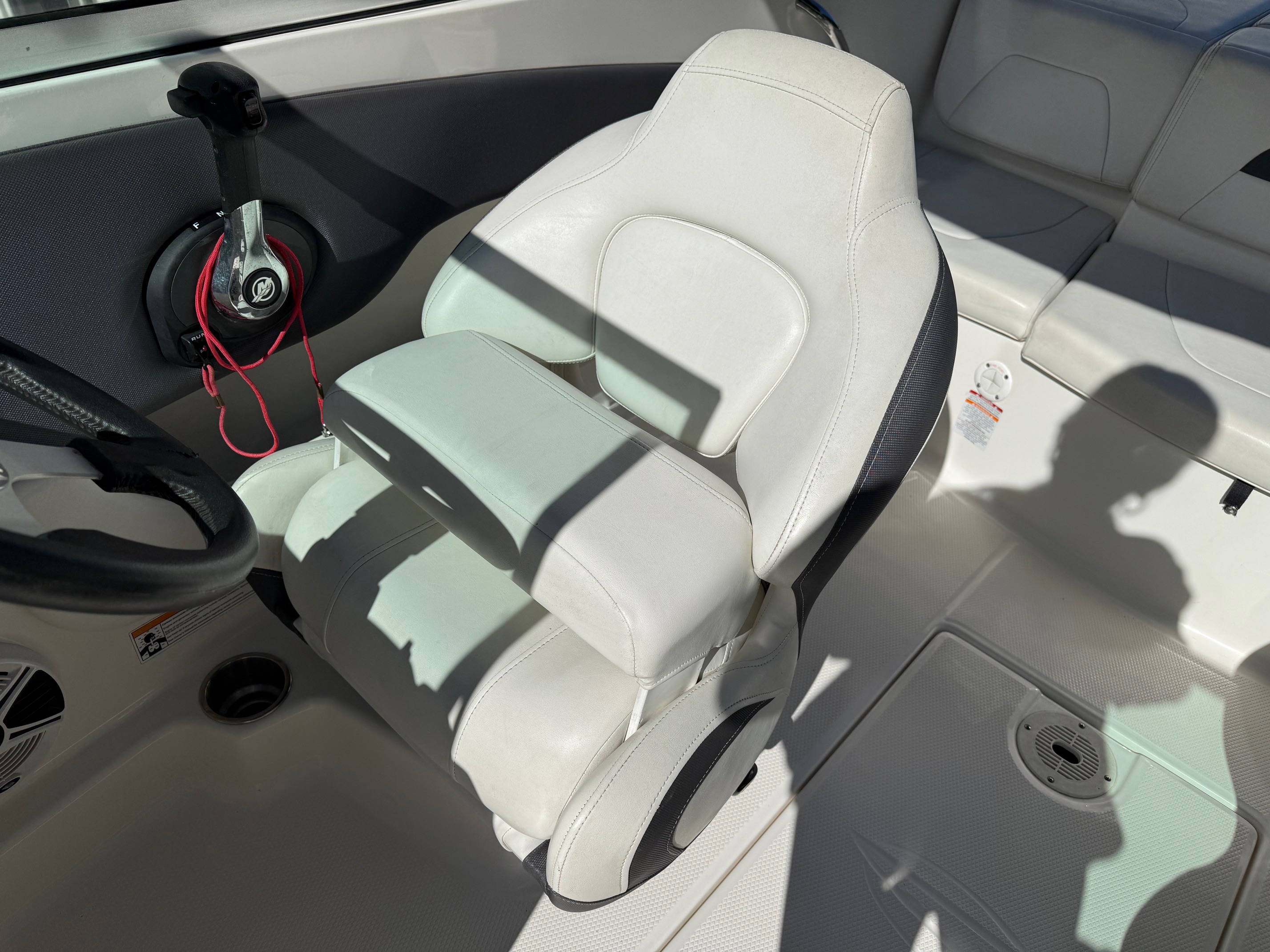 2014 Chaparral H2O 19 Sport - Photo 12