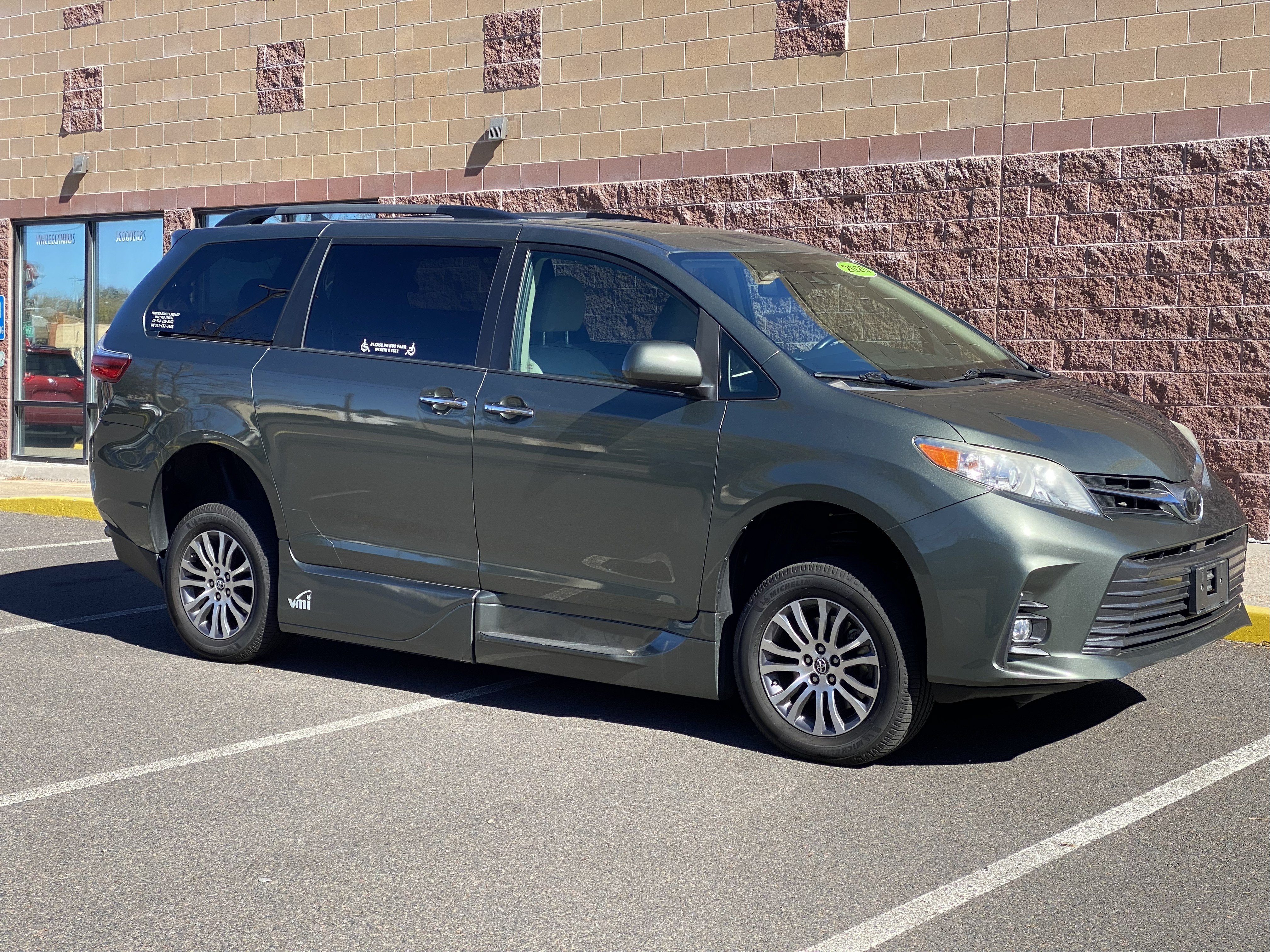 2020 Toyota Sienna XLE Premium's photo