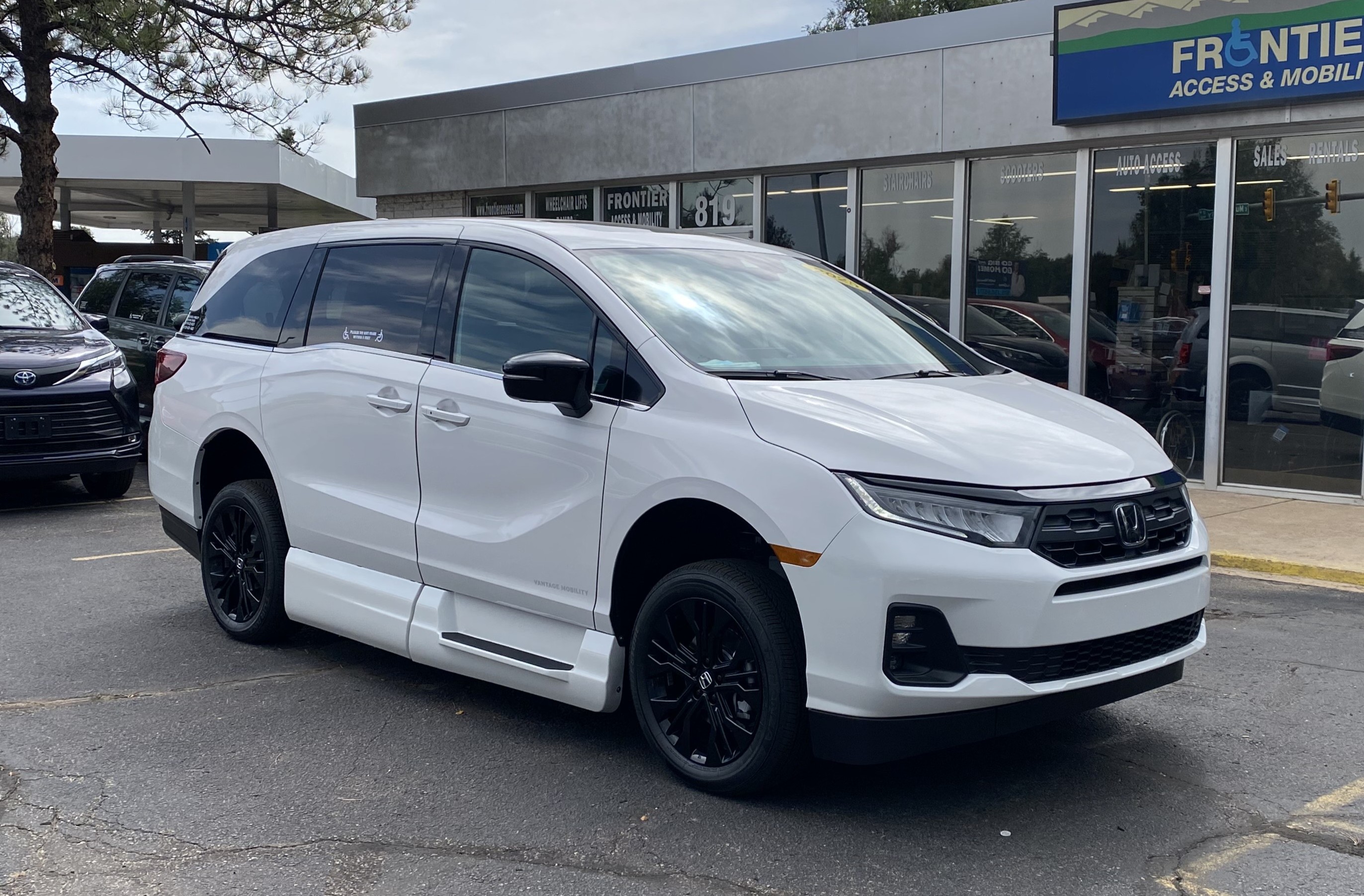 2025 Honda Odyssey Sport L's photo