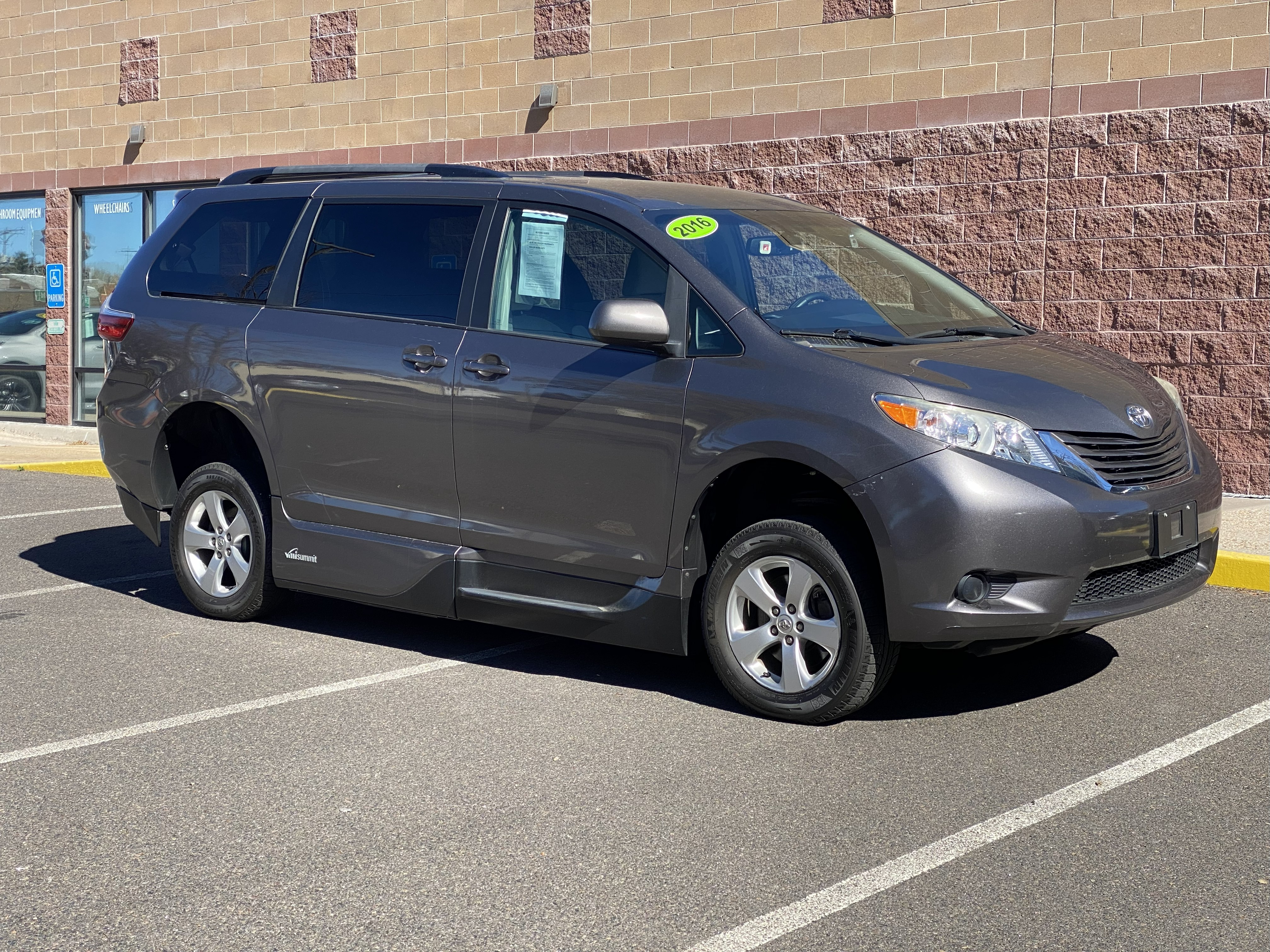 2016 Toyota Sienna LE