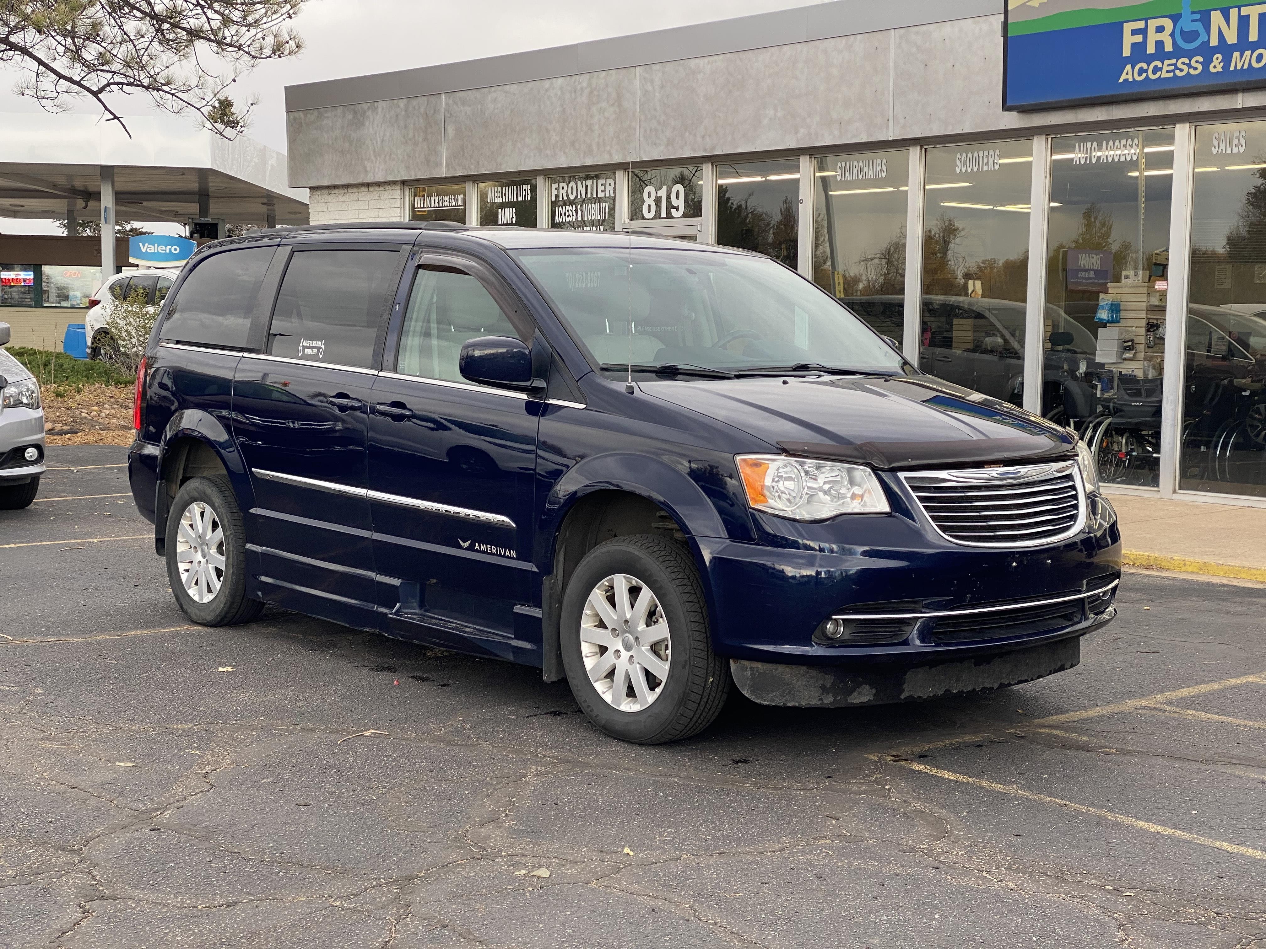 2015 Chrysler Town & Country Touring's photo