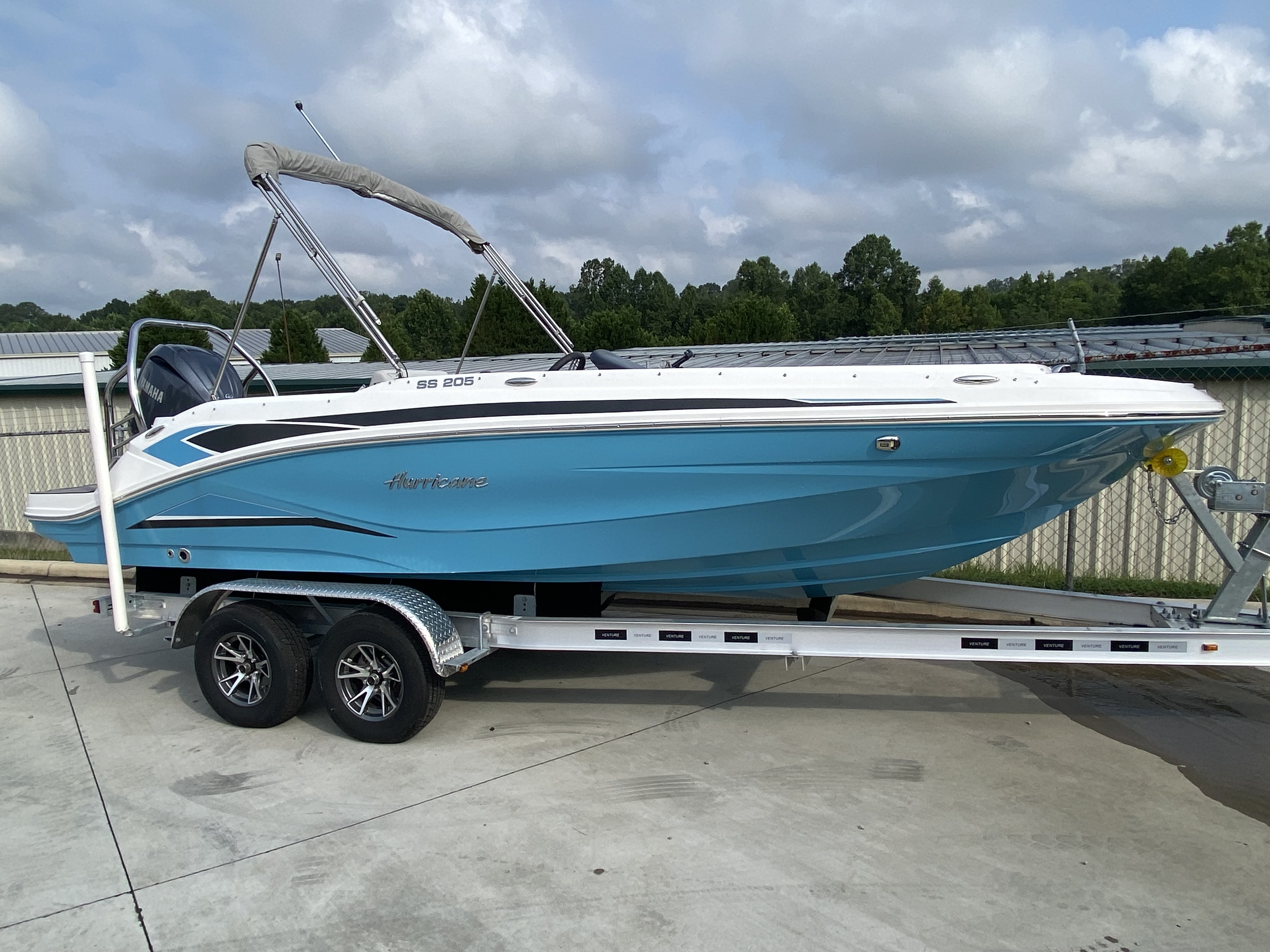 2024 Hurricane SunDeck Sport 205 OB