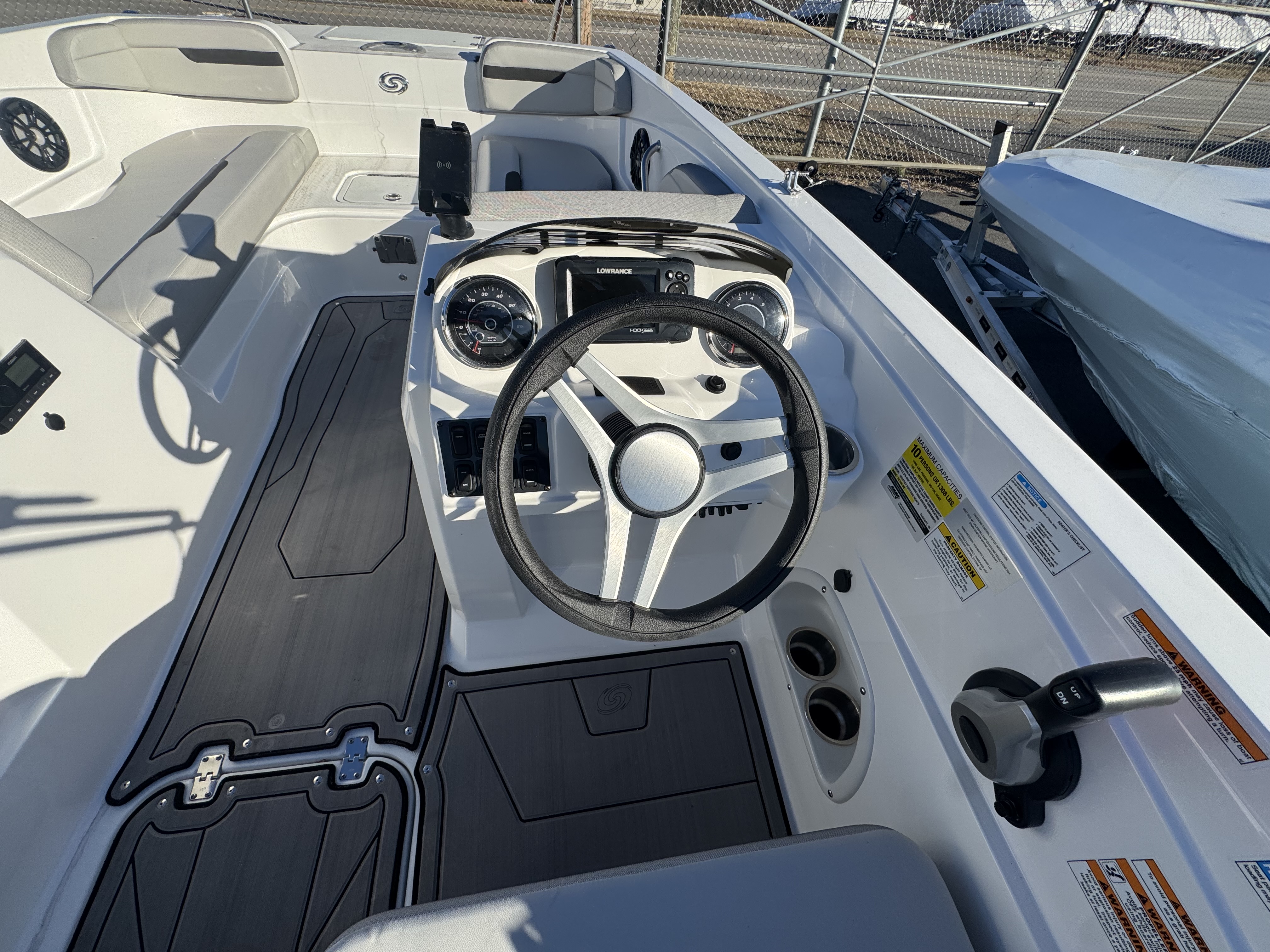 2024 Hurricane SunDeck Sport 205 OB - Photo 11