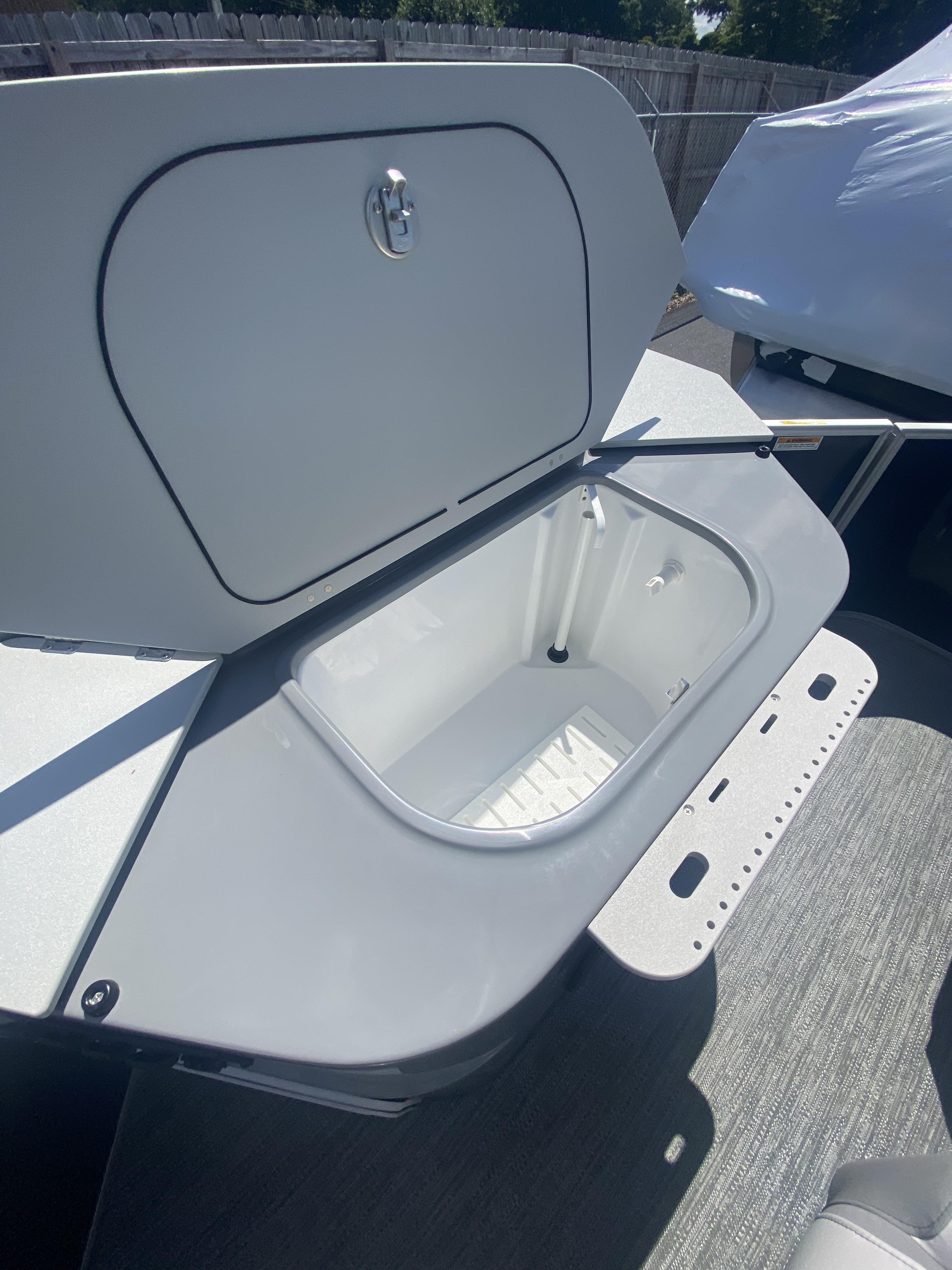 2025 Godfrey MC235 FS Tritoon - Photo 15
