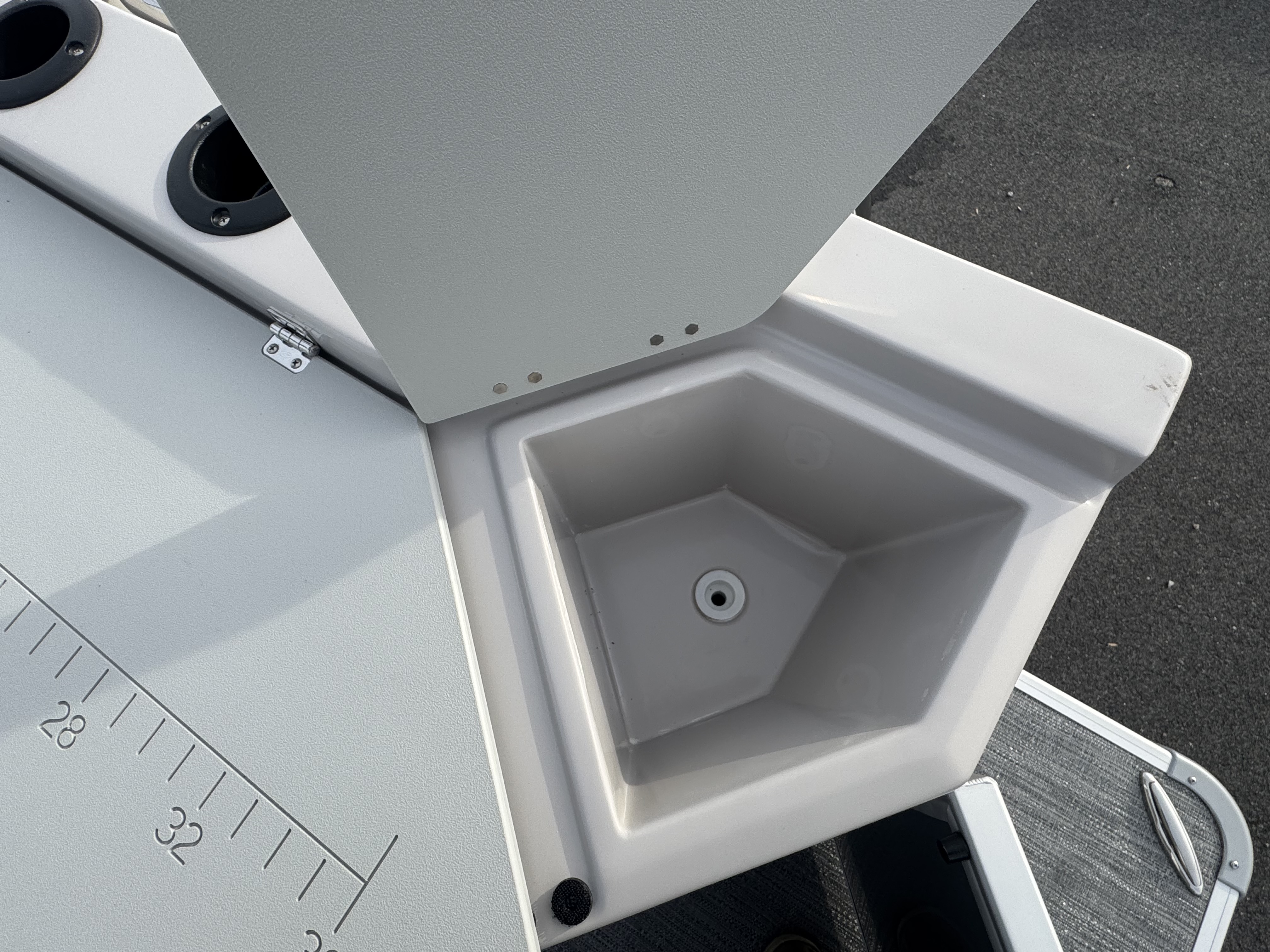 2025 Godfrey SW2286 FS Tritoon - Photo 17