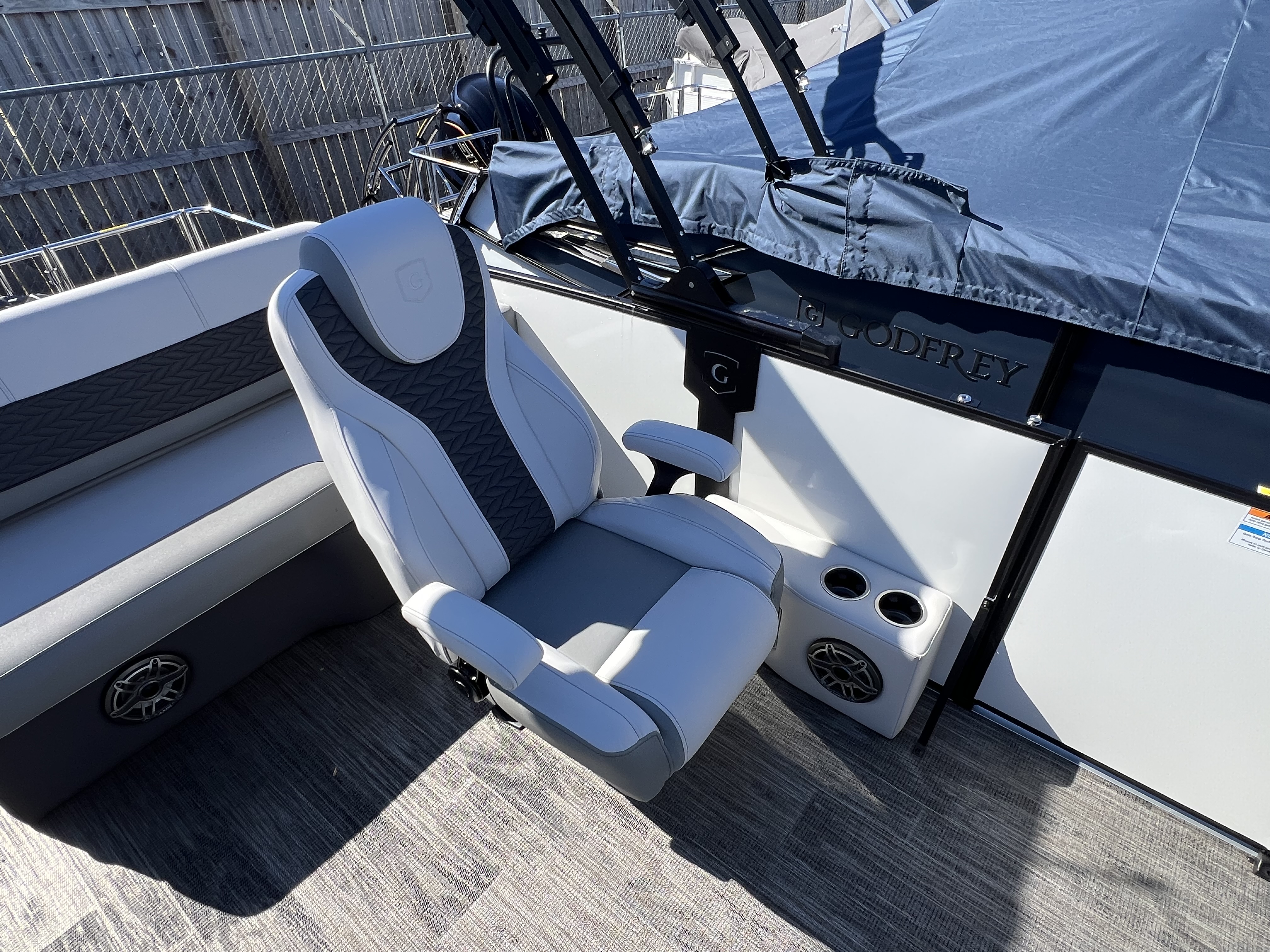 2025 Godfrey MC235SFL Tritoon - Photo 6