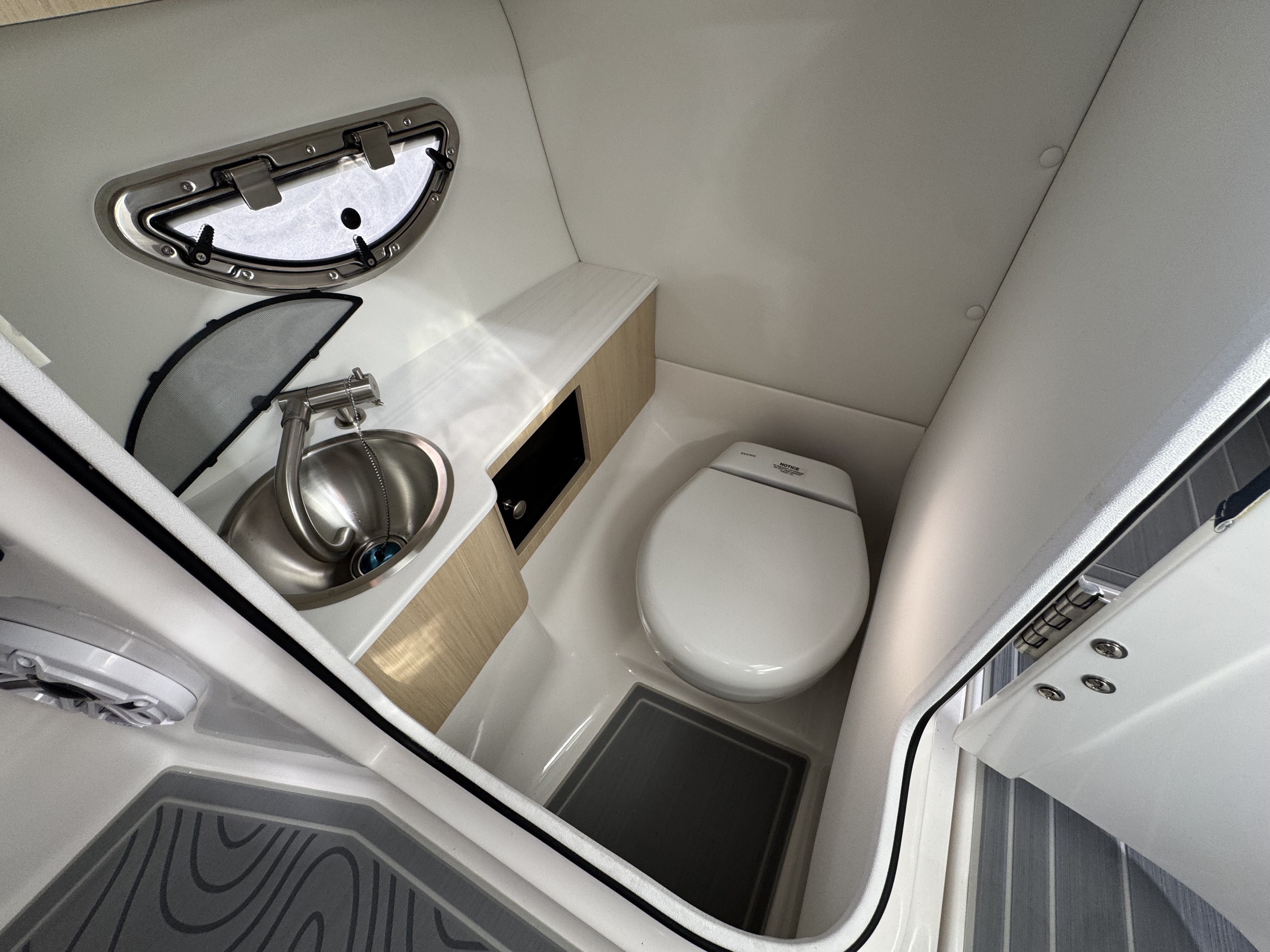 2025 Regal LS6 Surf - Photo 12