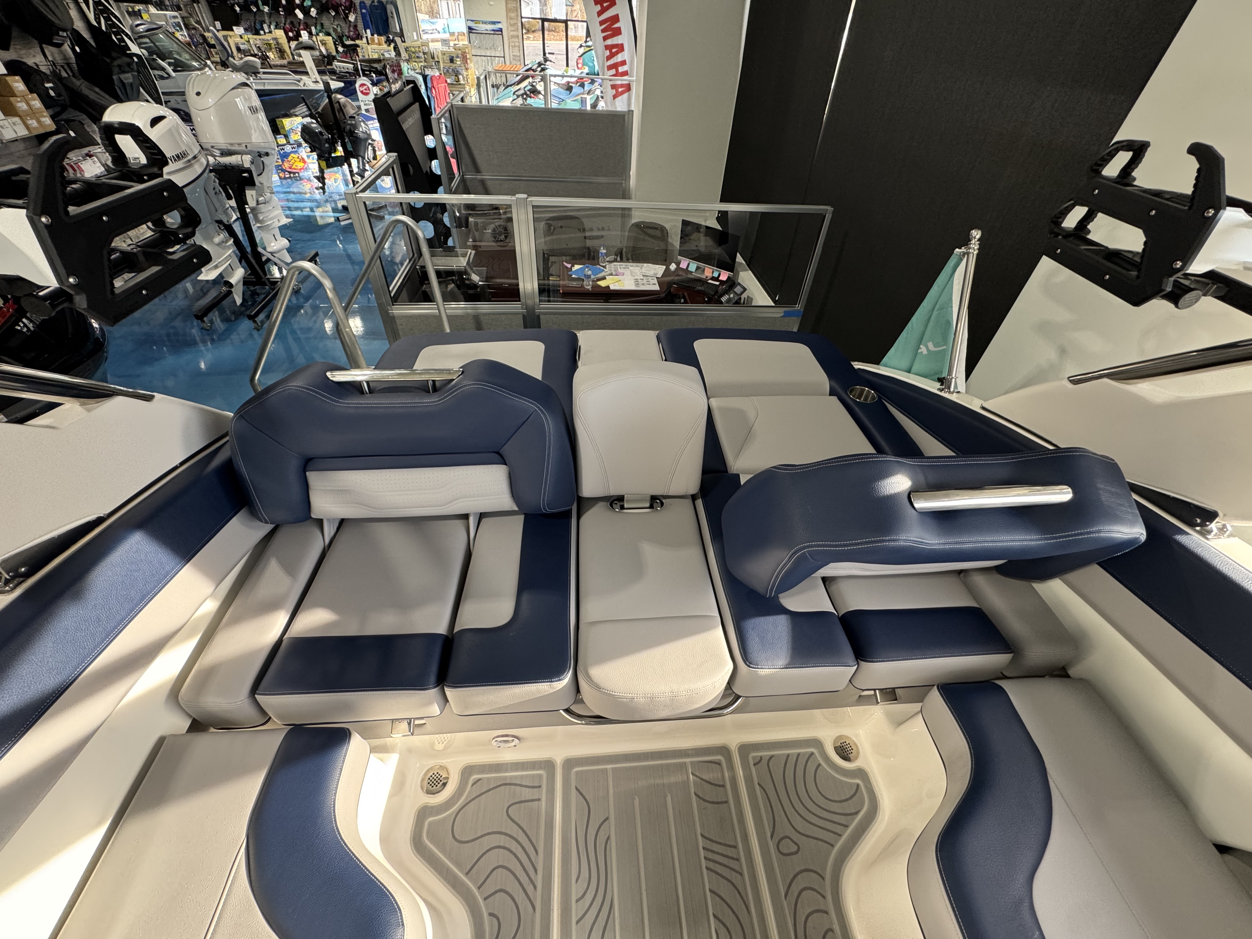 2025 Regal LS6 Surf - Photo 15