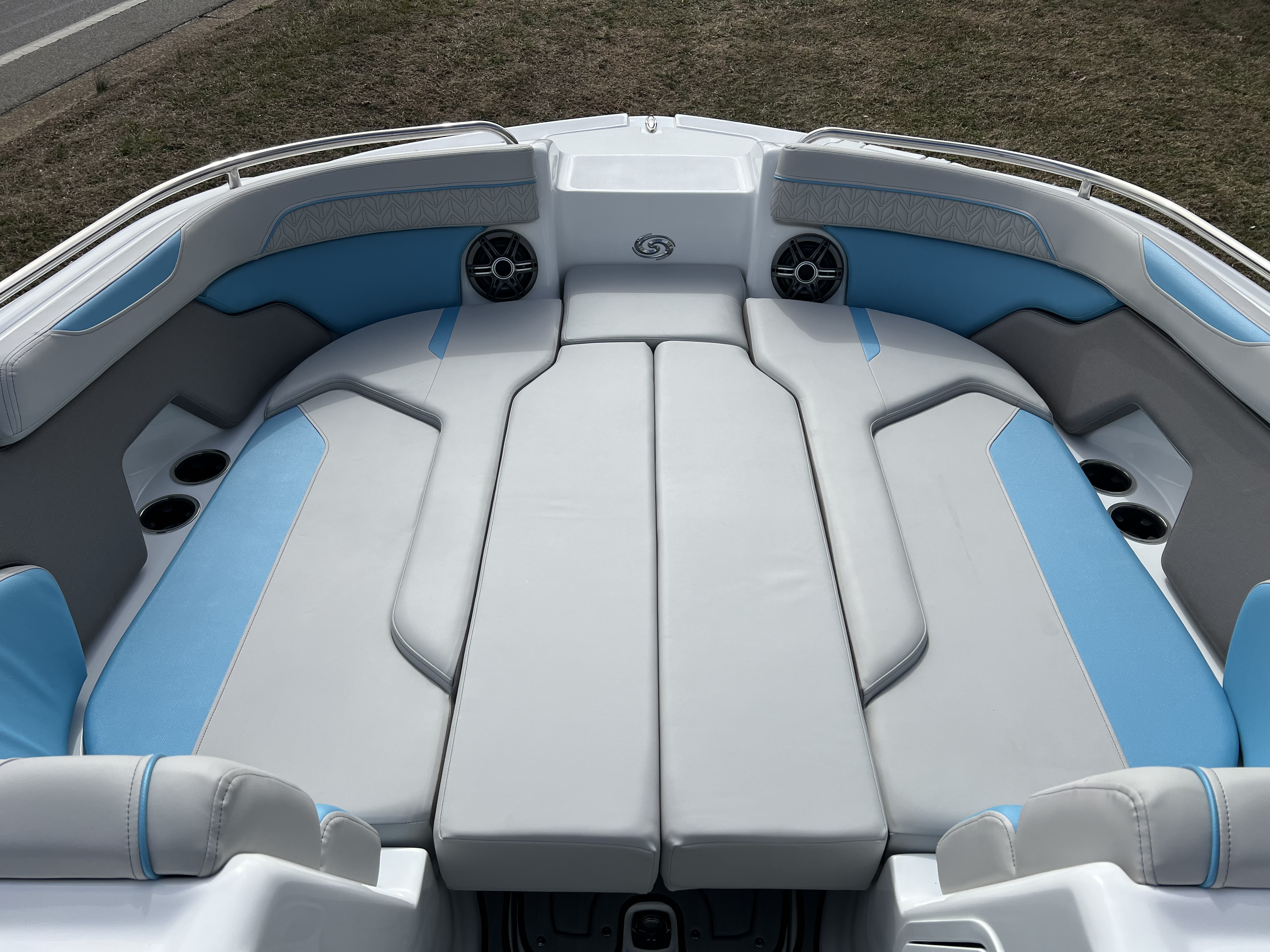 2025 Hurricane SunDeck SD 2400 OB - Photo 6