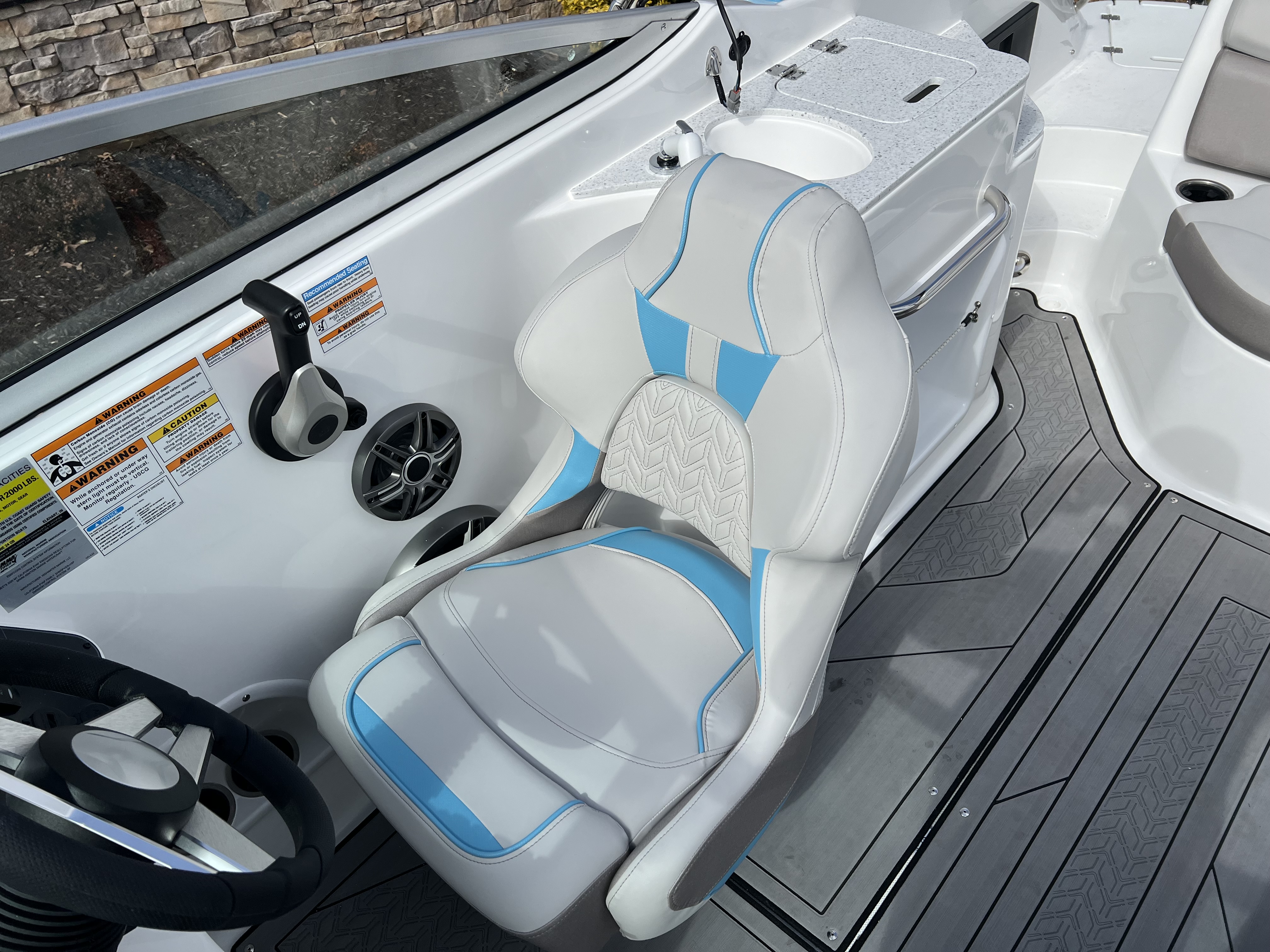 2025 Hurricane SunDeck SD 2400 OB - Photo 12