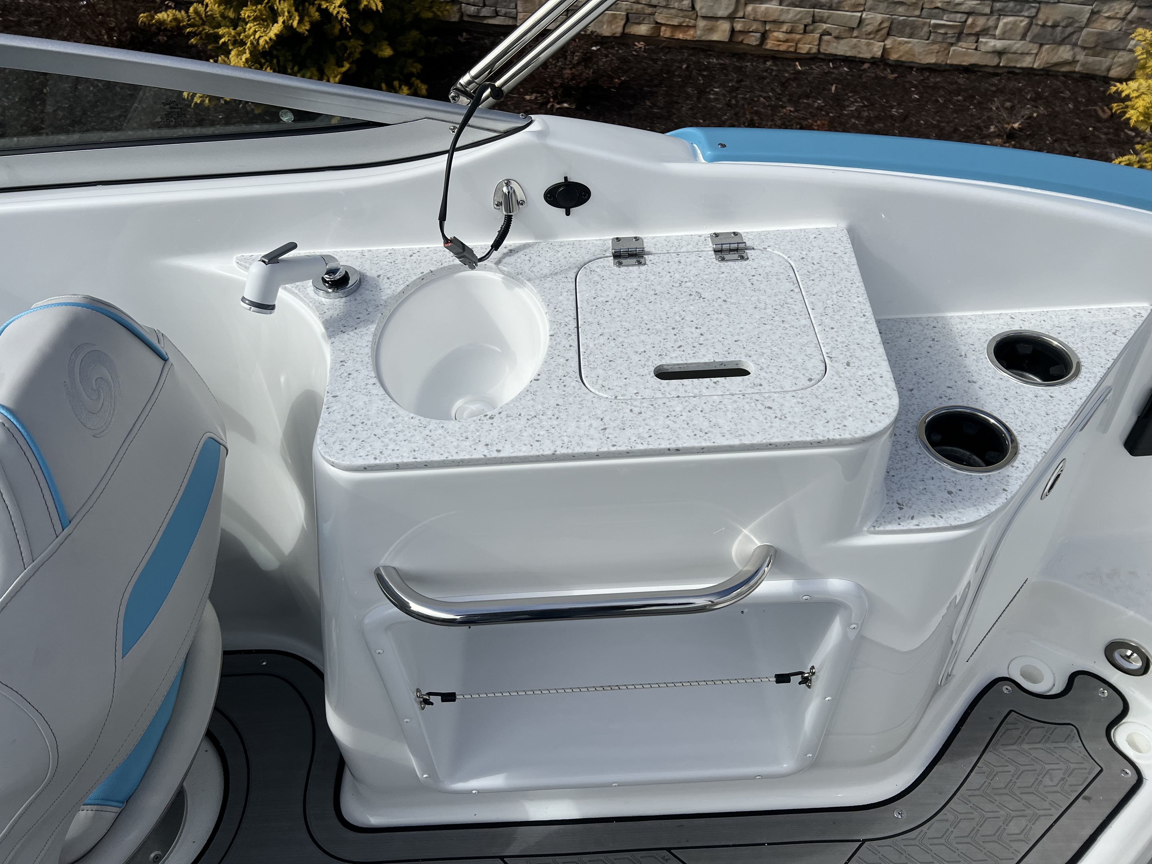 2025 Hurricane SunDeck SD 2400 OB - Photo 13