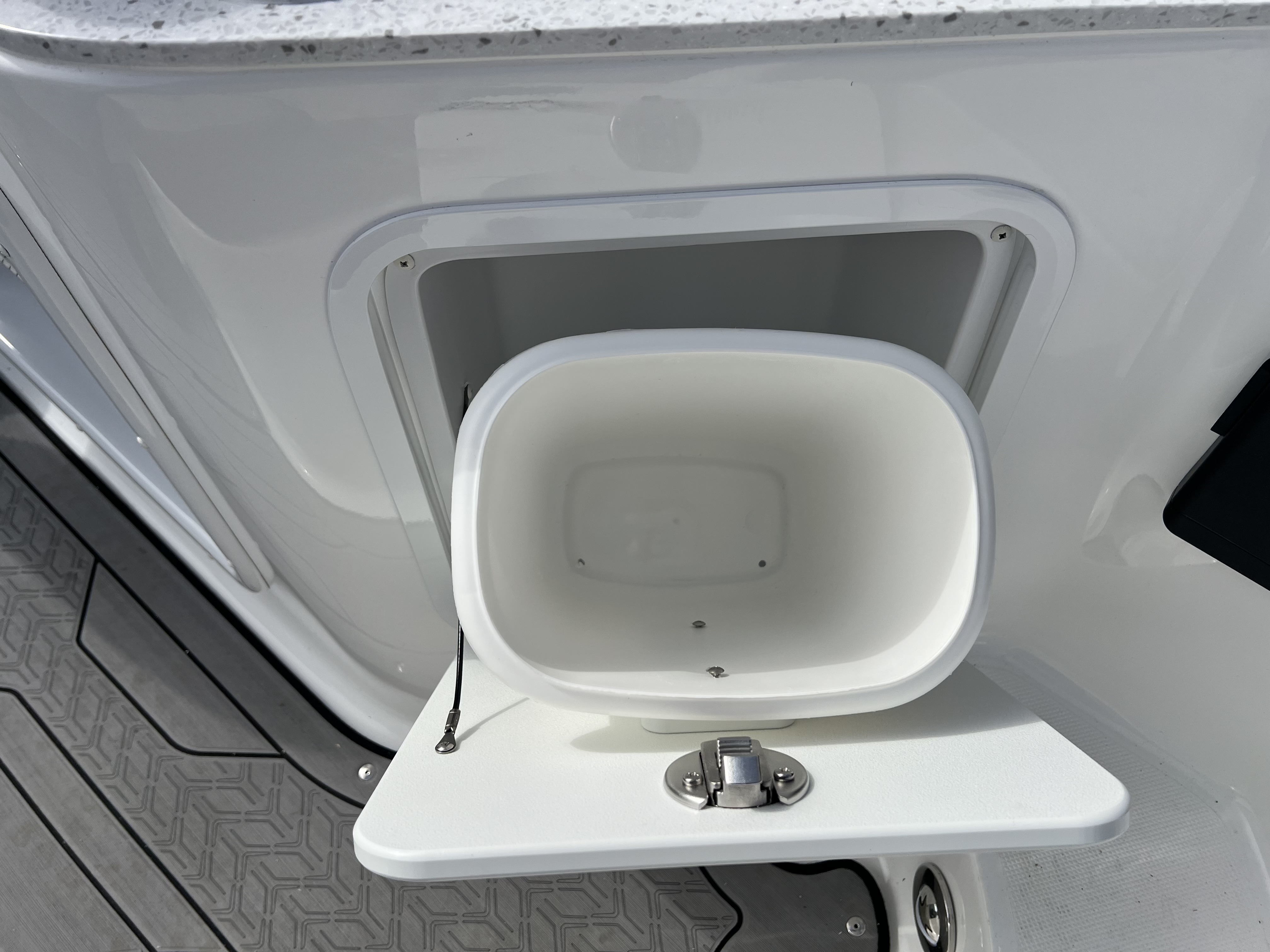 2025 Hurricane SunDeck SD 2400 OB - Photo 15