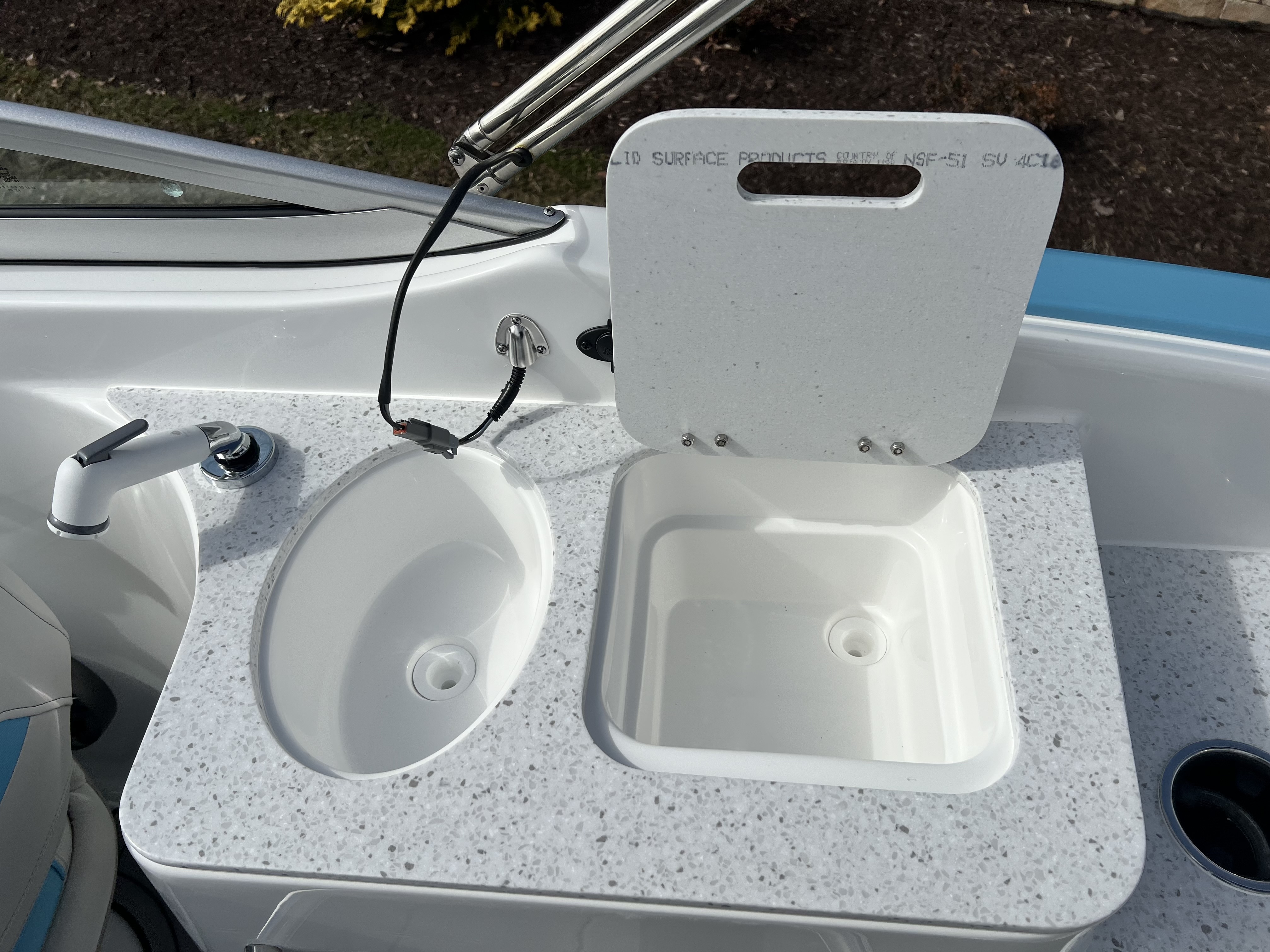 2025 Hurricane SunDeck SD 2400 OB - Photo 16