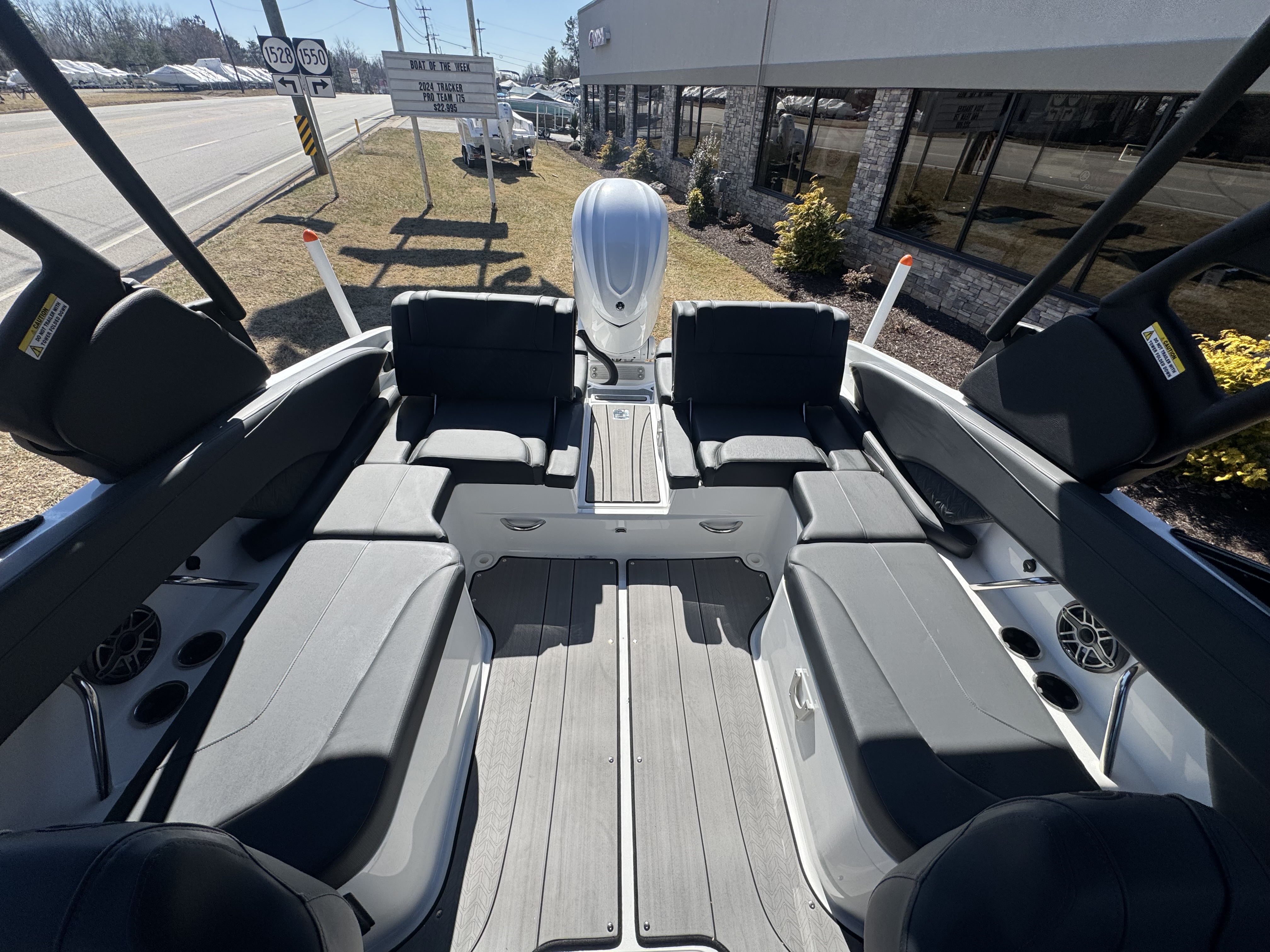 2025 Hurricane SunDeck SD 2600 OB - Photo 7