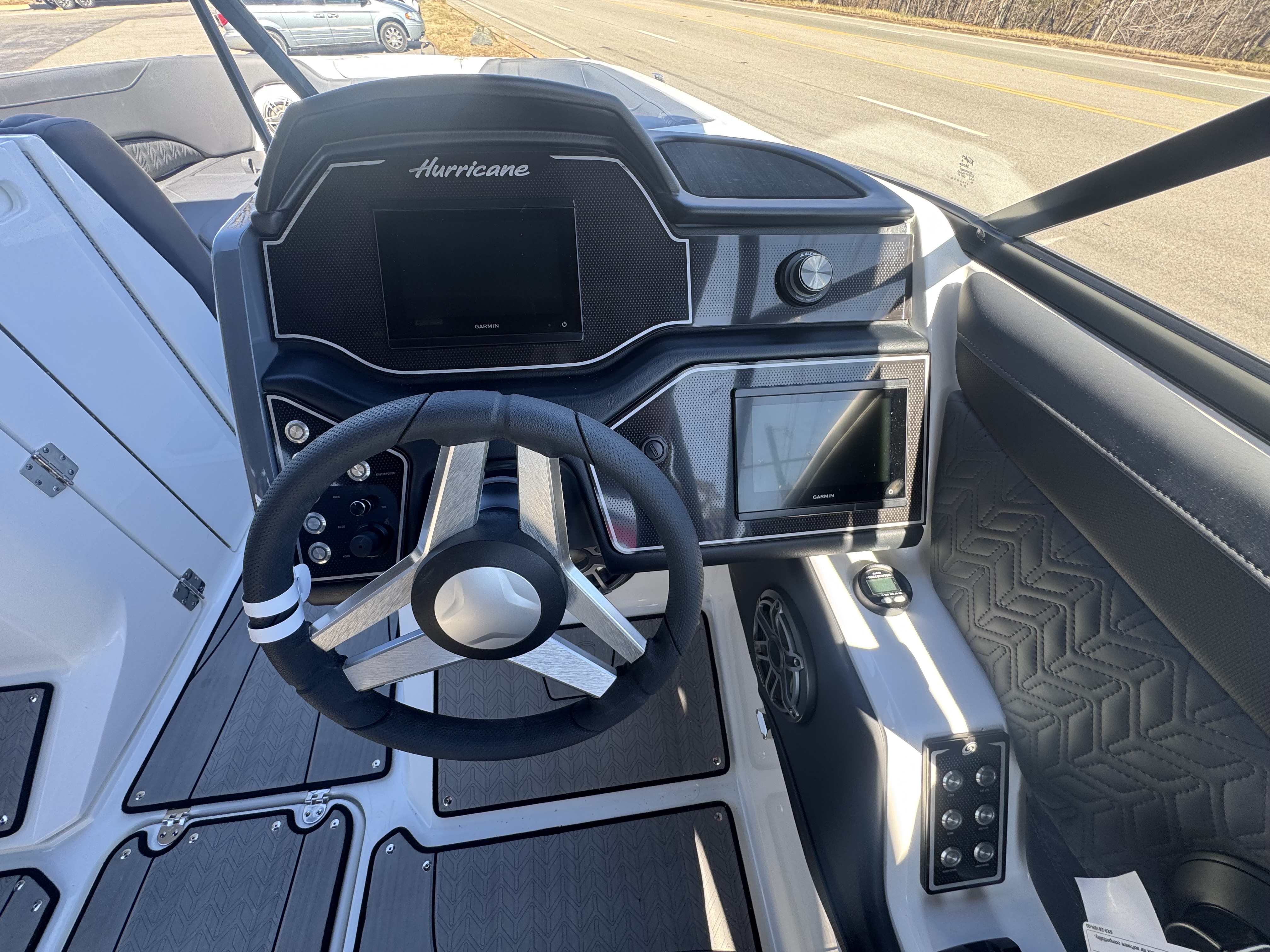 2025 Hurricane SunDeck SD 2600 OB - Photo 10