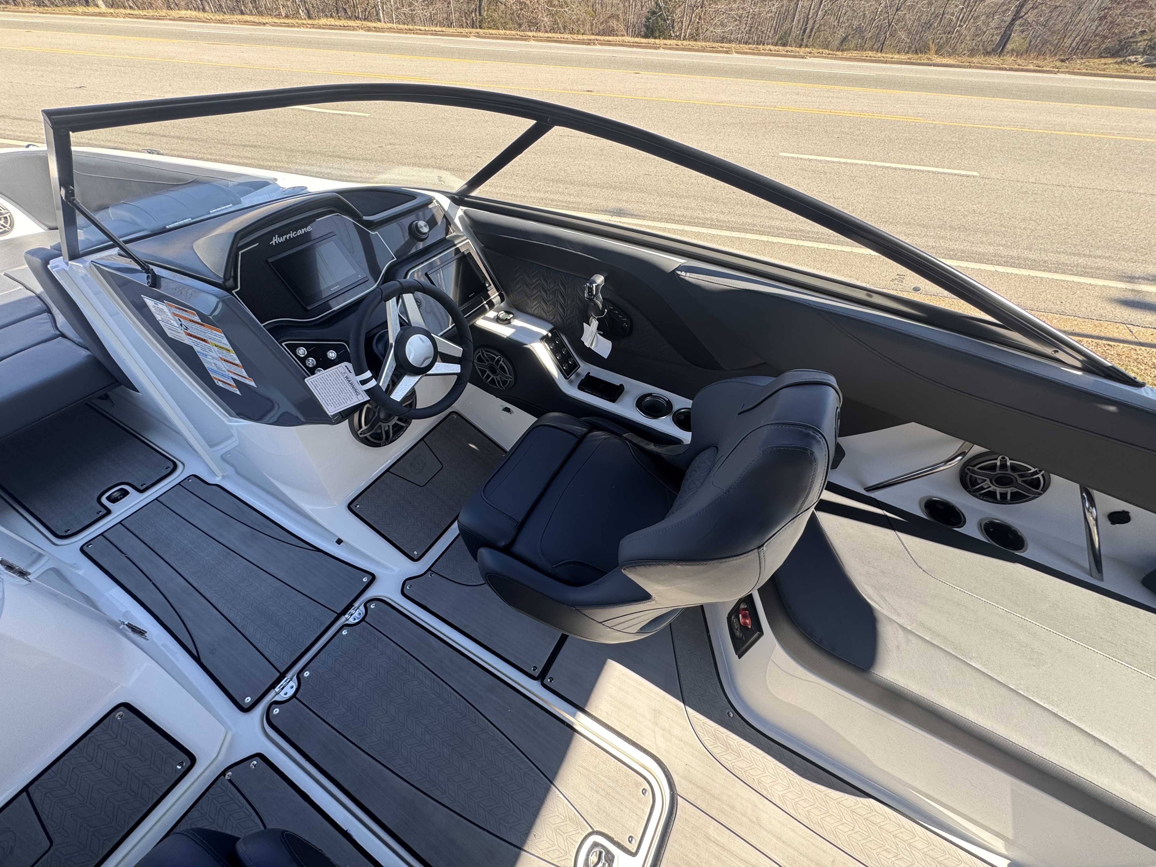 2025 Hurricane SunDeck SD 2600 OB - Photo 12