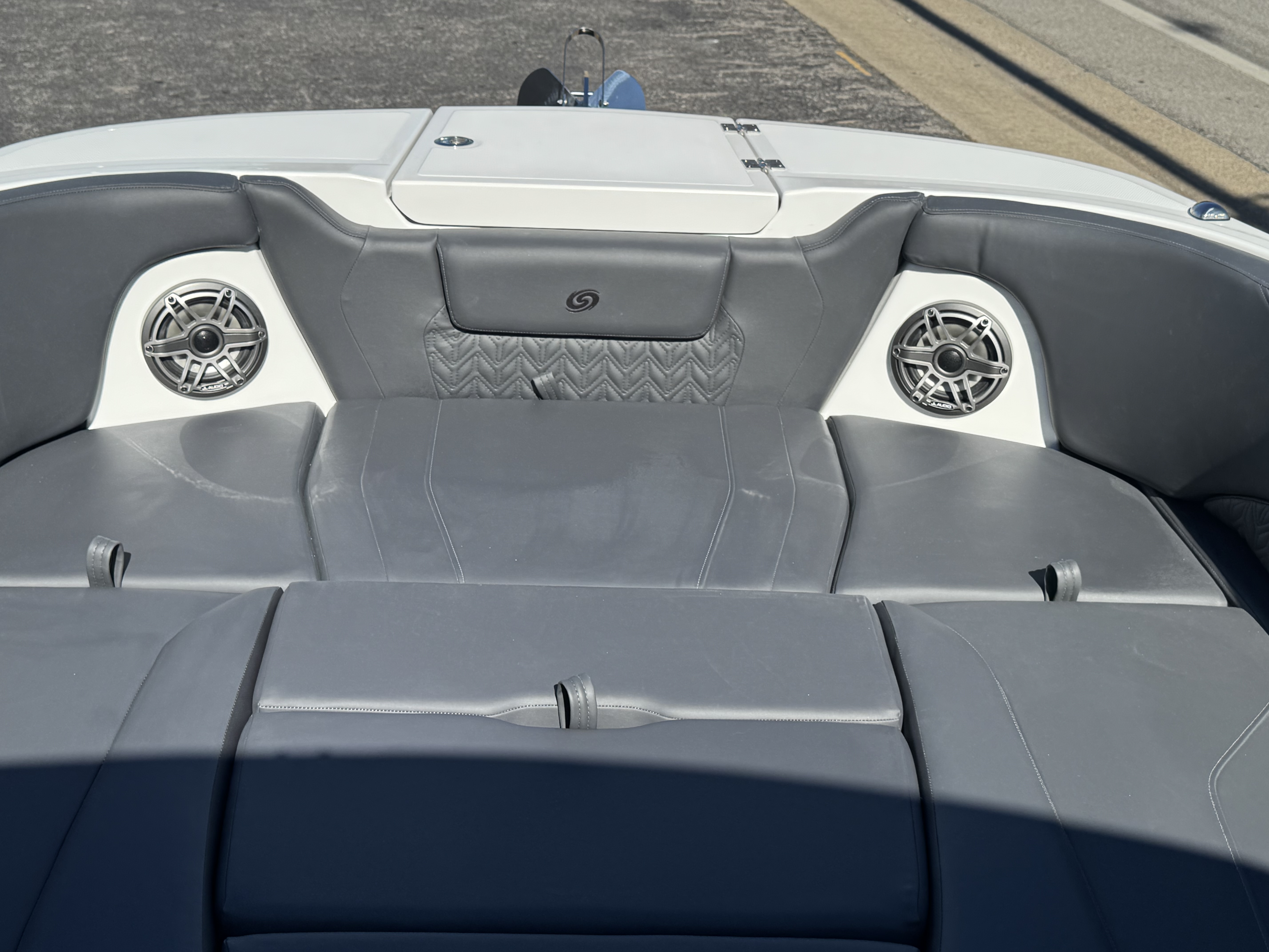 2025 Hurricane SunDeck SD 2600 OB - Photo 14