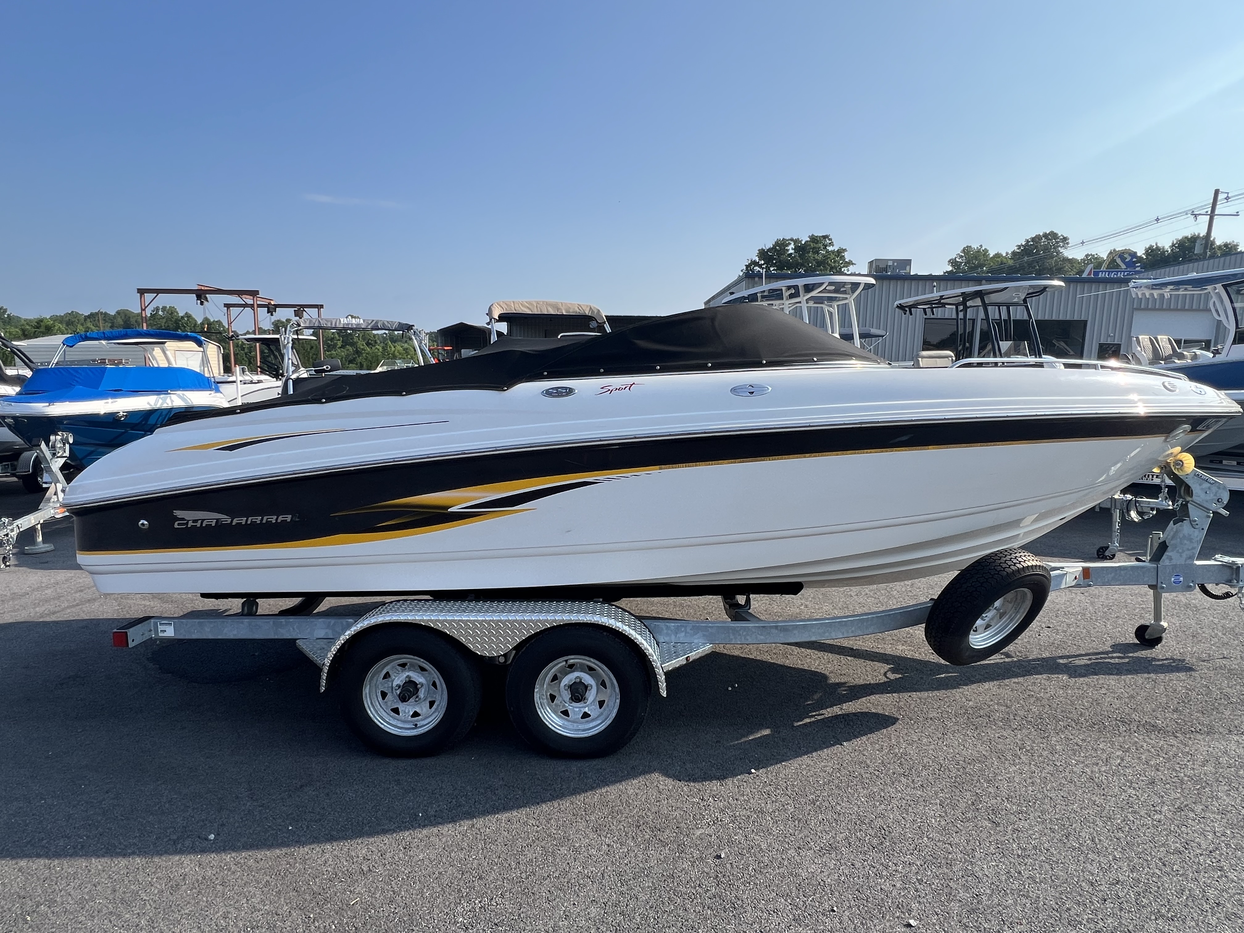 2000 Chaparral 216 SSI