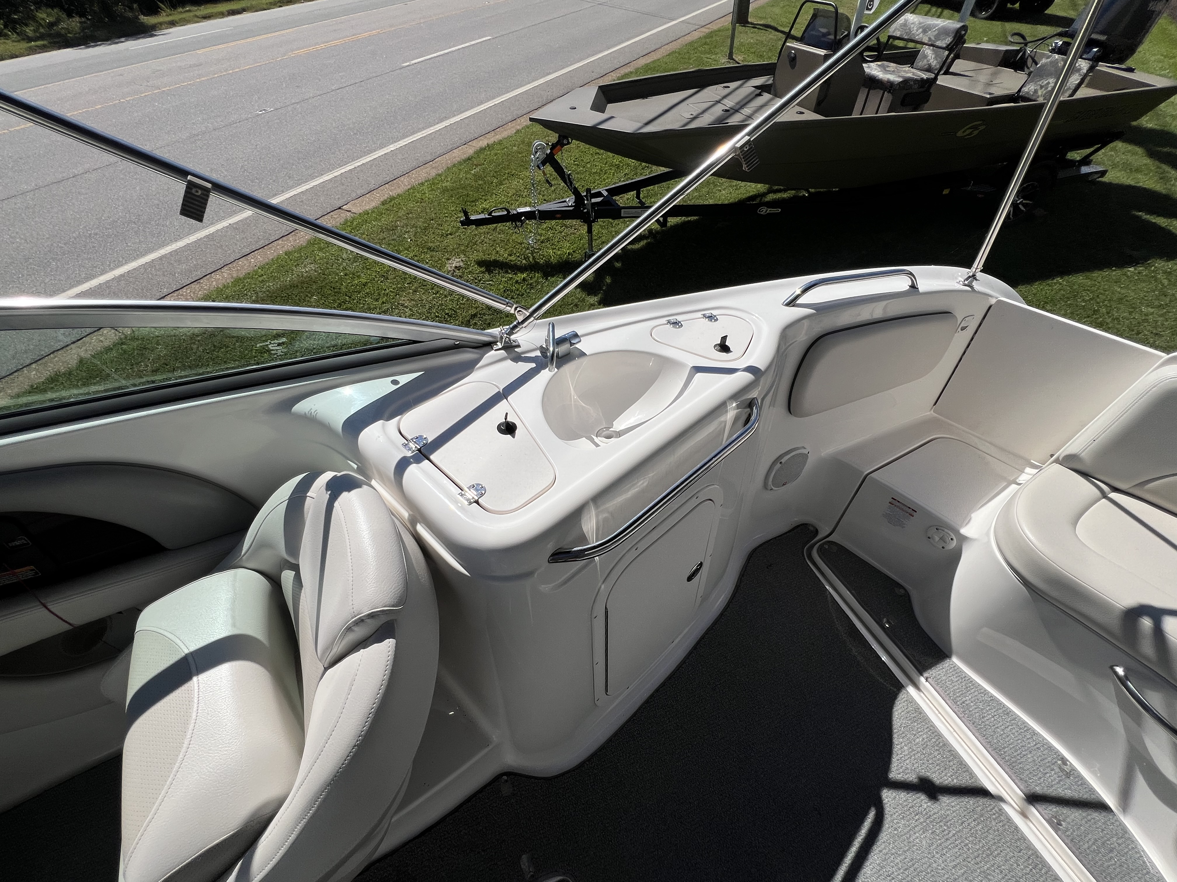 2004 Chaparral Sunesta 254 - Photo 11
