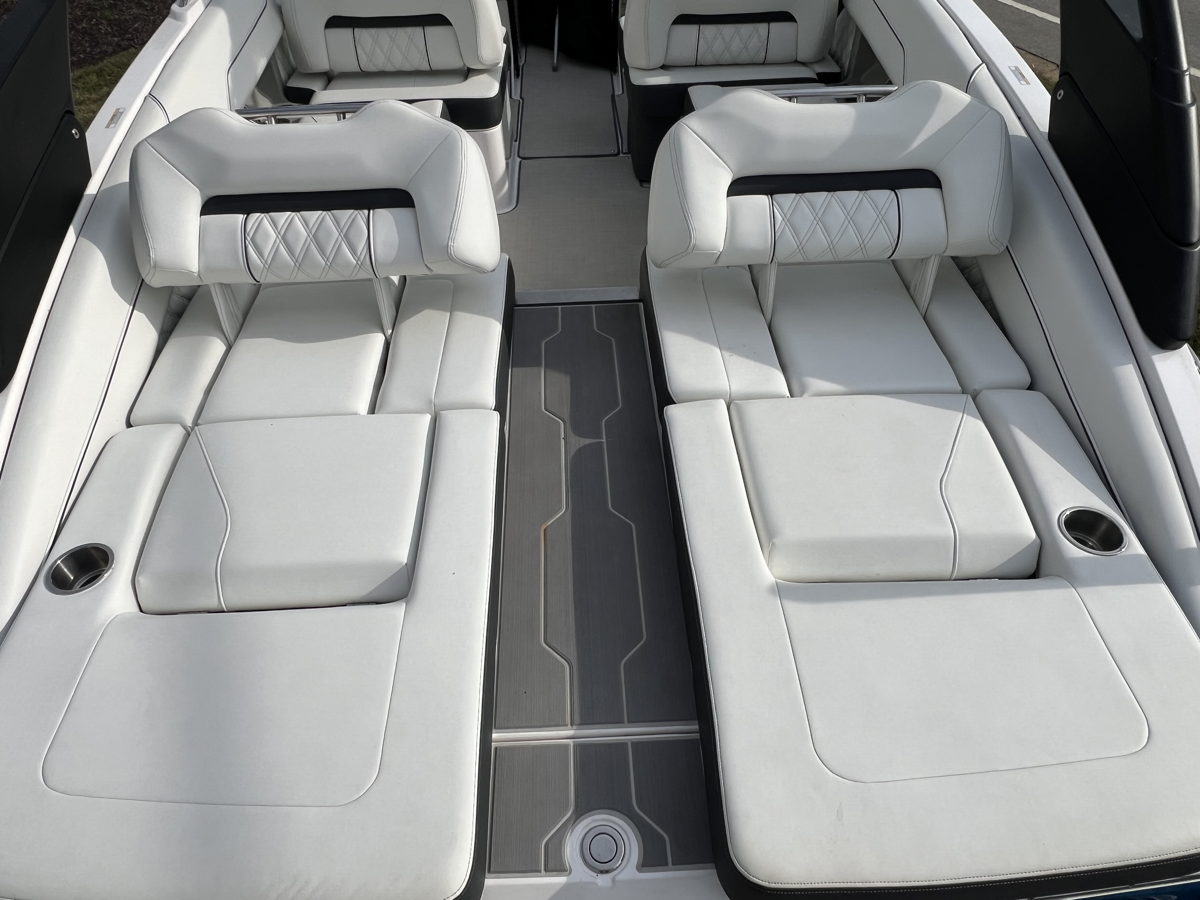 2023 Regal Regal LS4 Surf - Photo 8