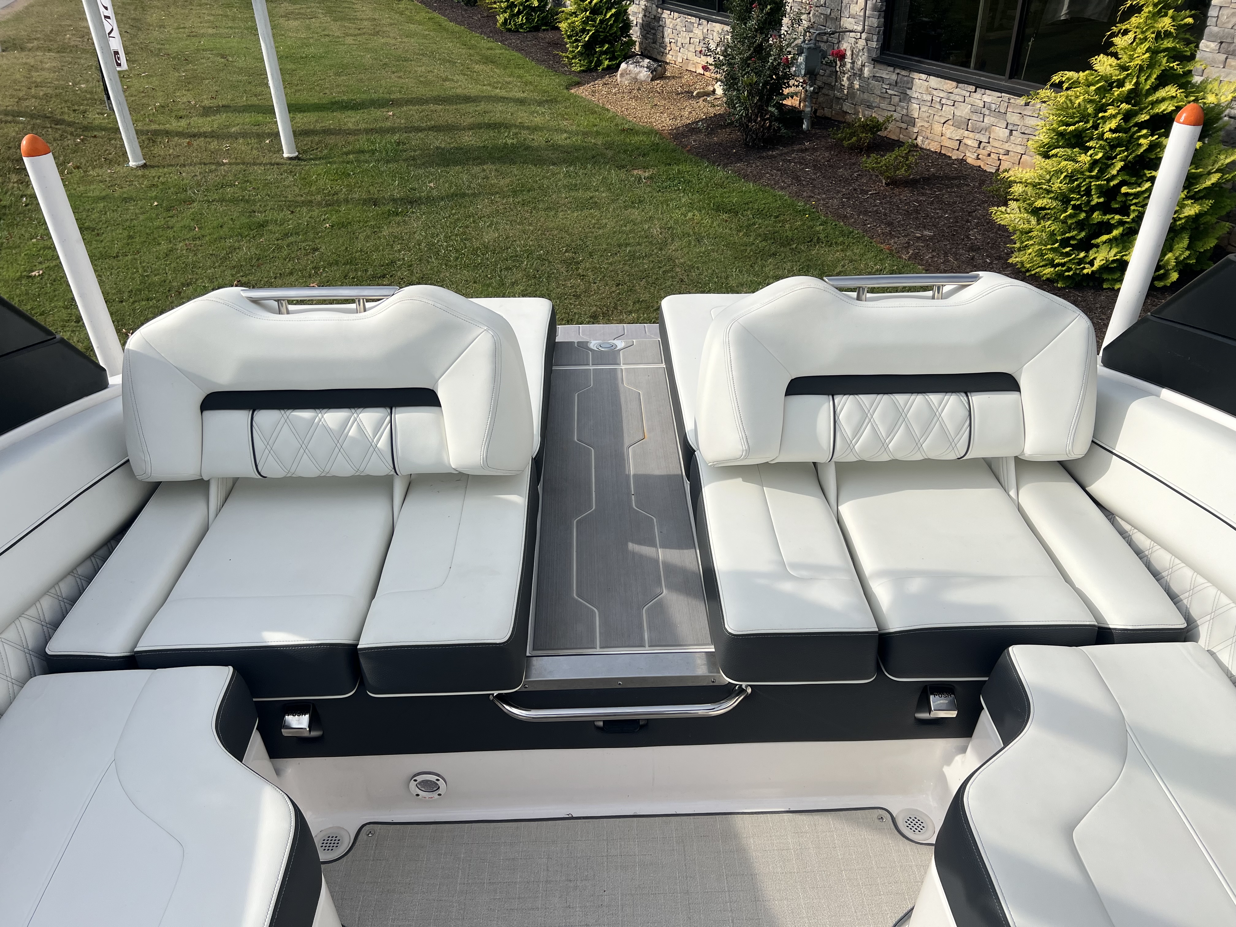2023 Regal Regal LS4 Surf - Photo 9
