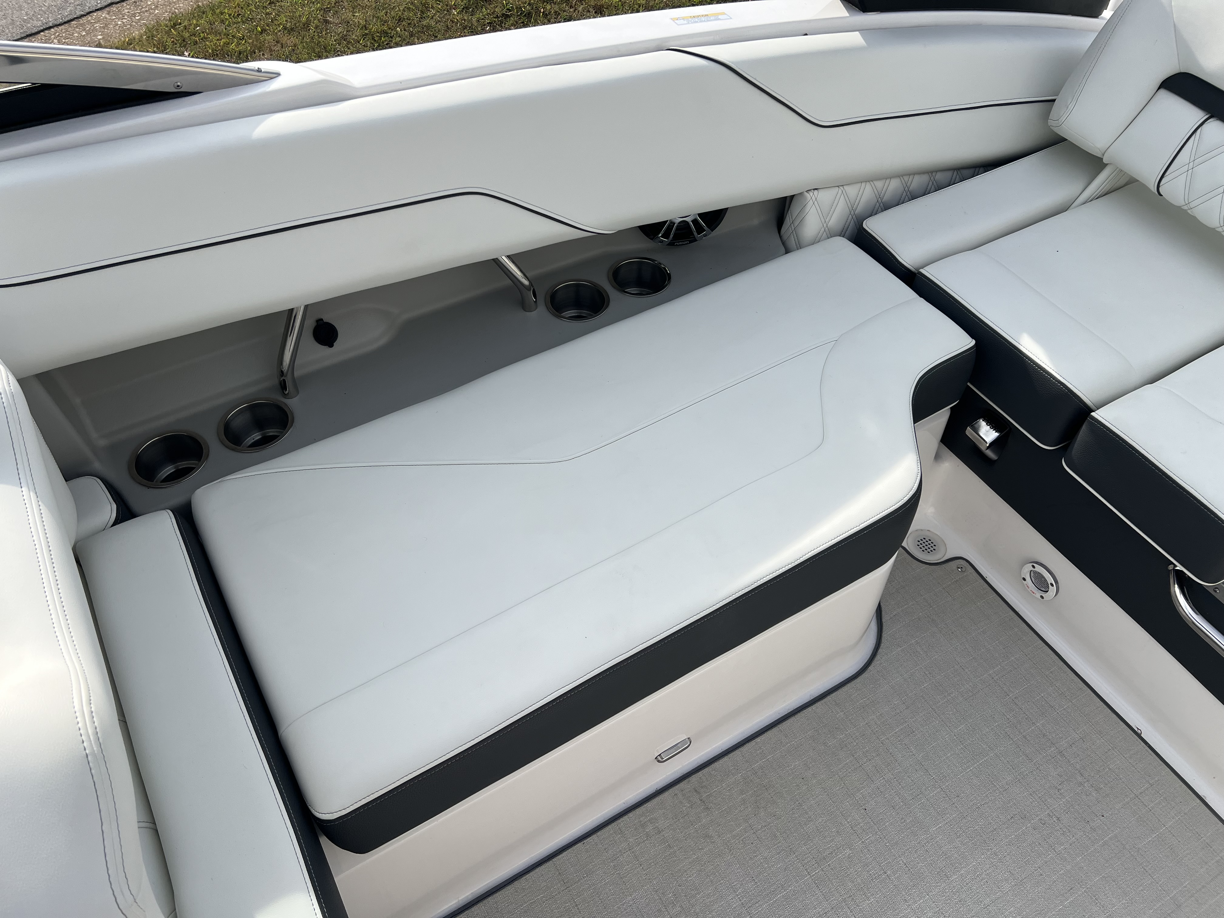 2023 Regal Regal LS4 Surf - Photo 10