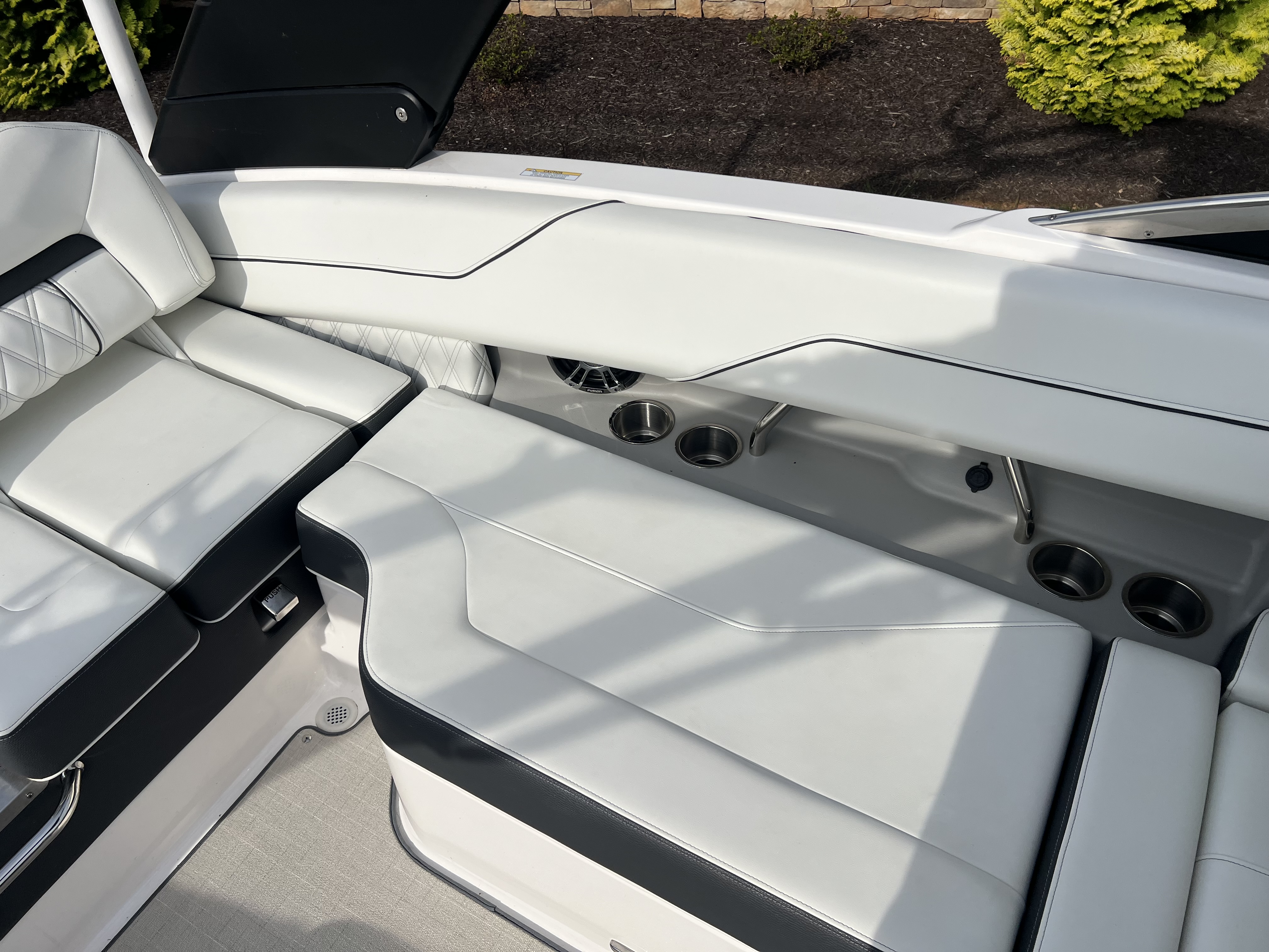 2023 Regal Regal LS4 Surf - Photo 11