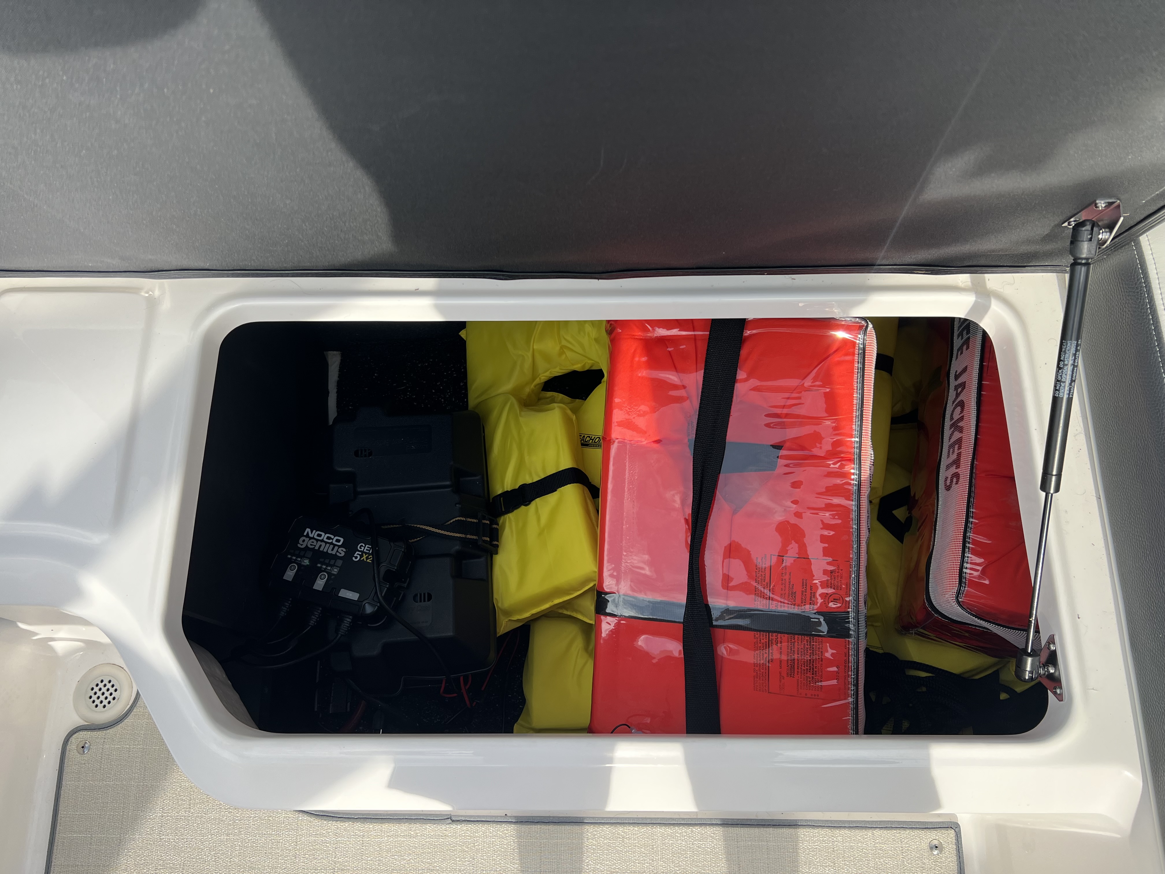 2023 Regal Regal LS4 Surf - Photo 14