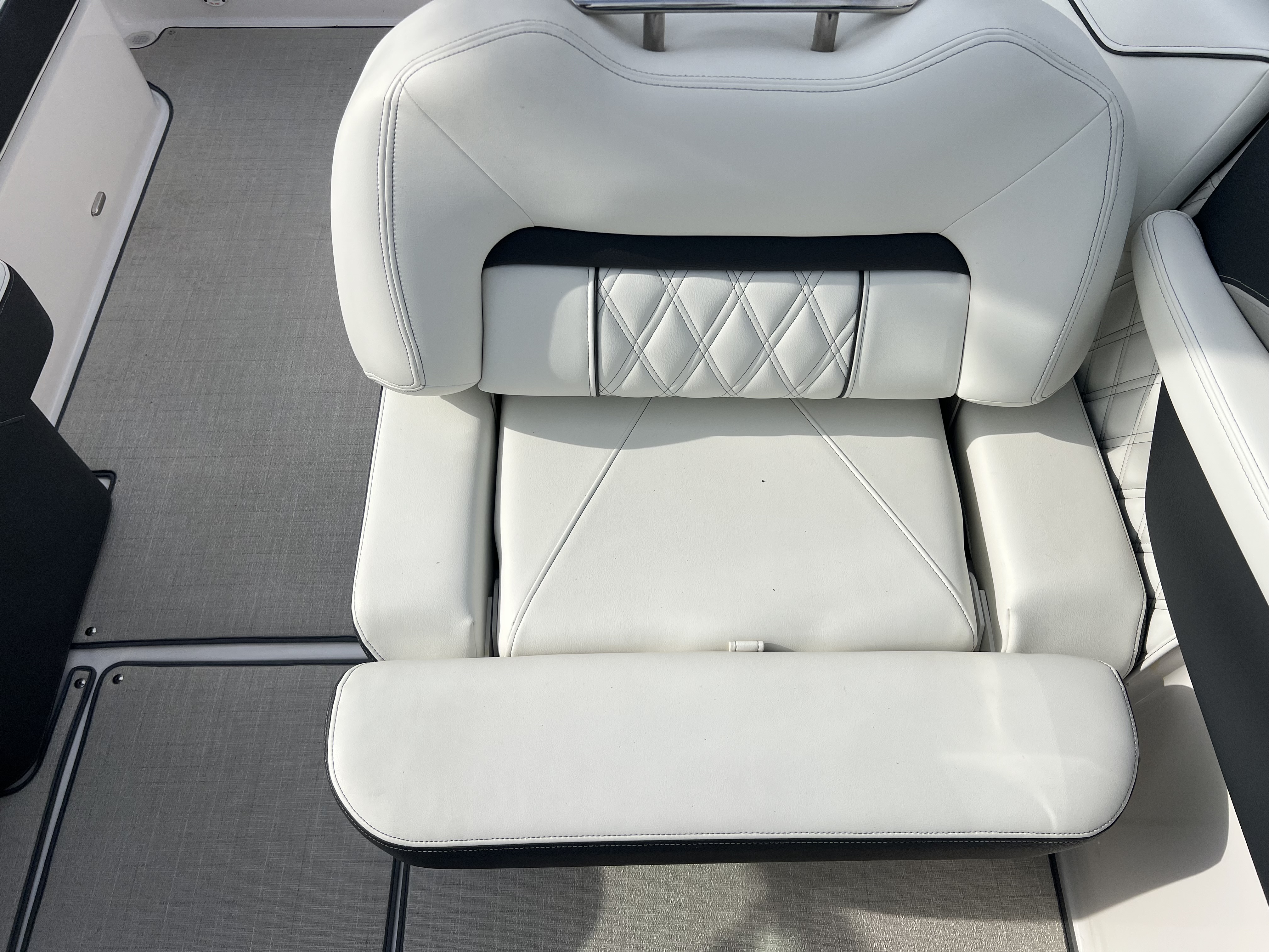 2023 Regal Regal LS4 Surf - Photo 17