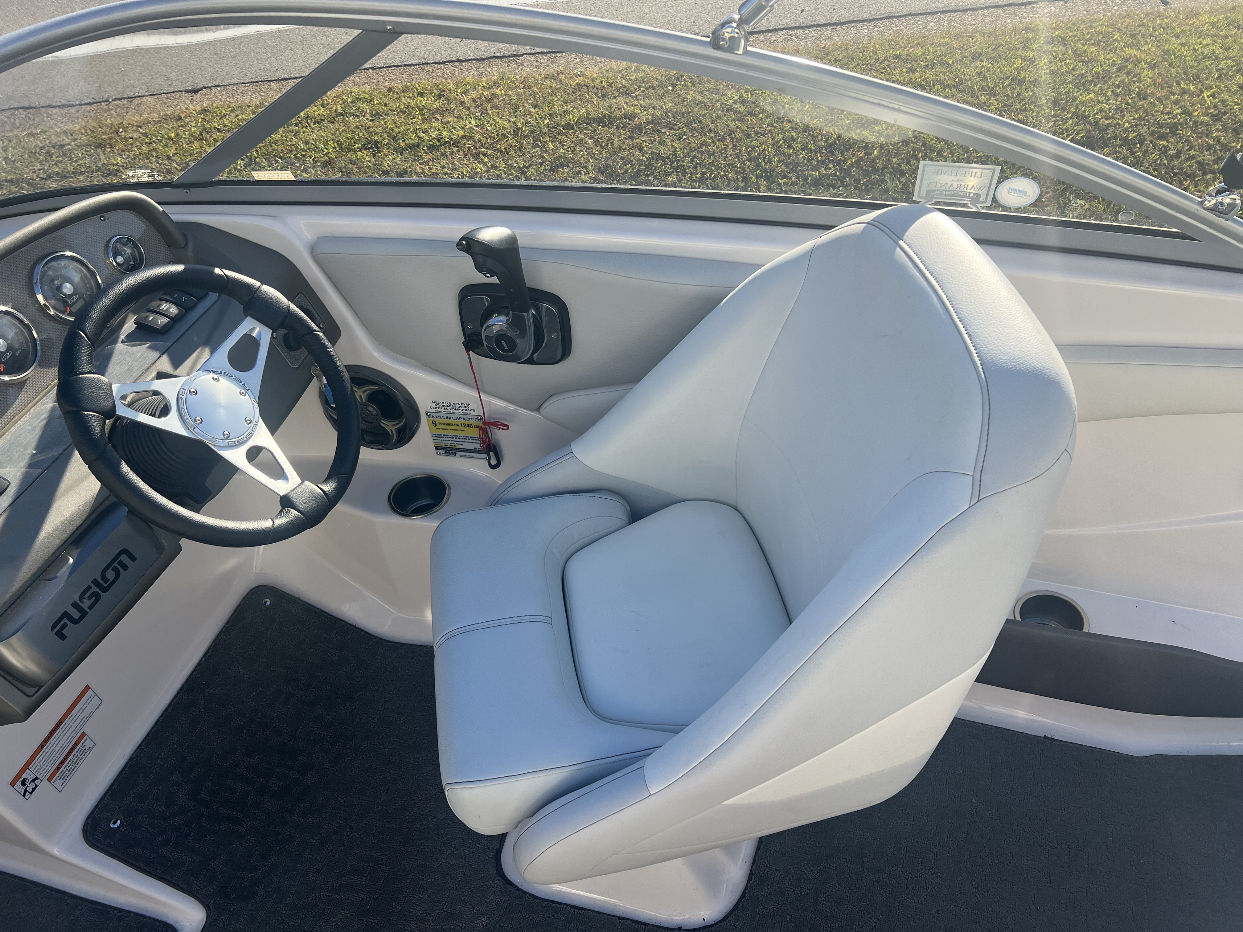 2014 Regal Bowrider 1900 - Photo 10
