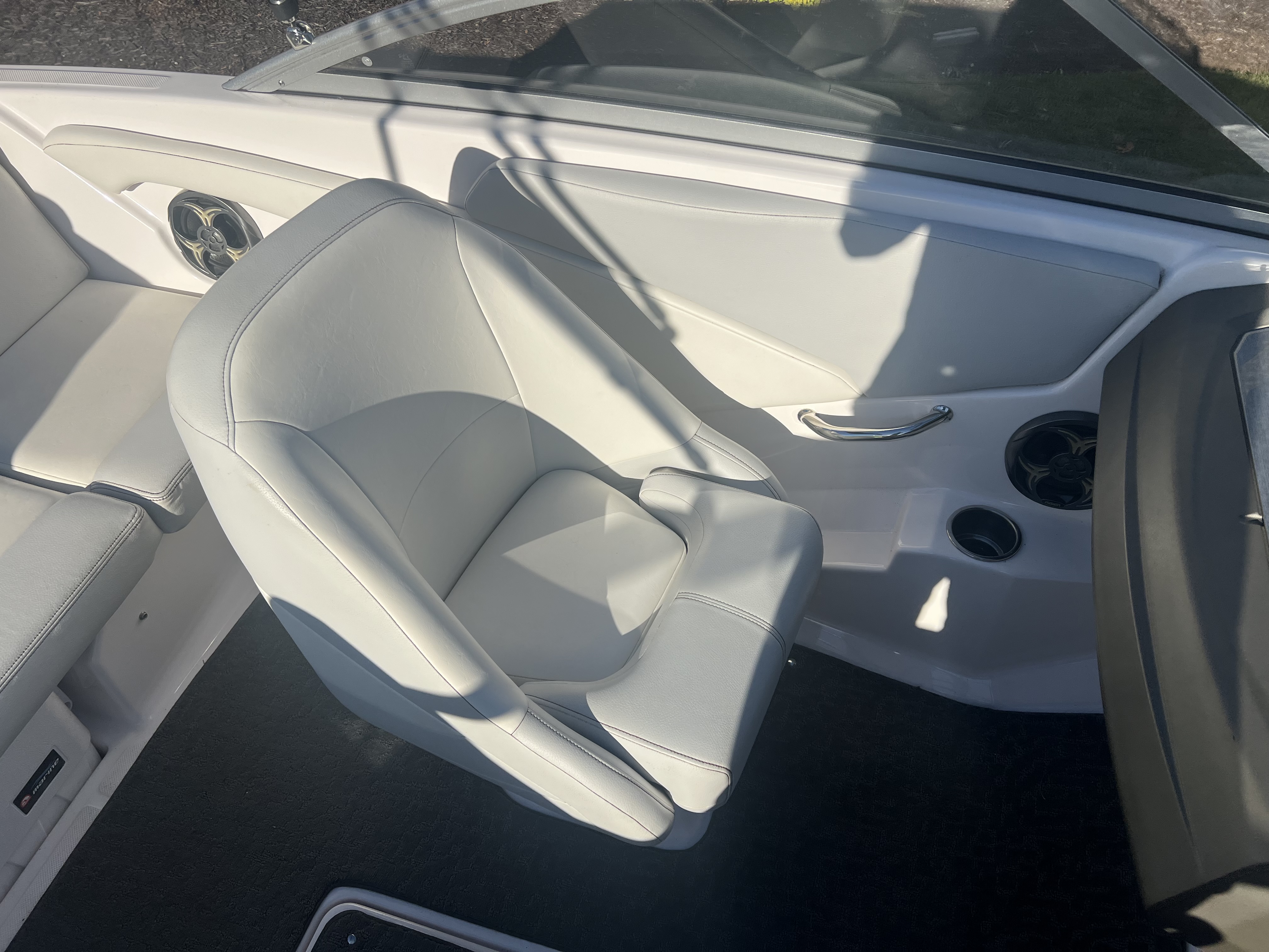 2014 Regal Bowrider 1900 - Photo 12