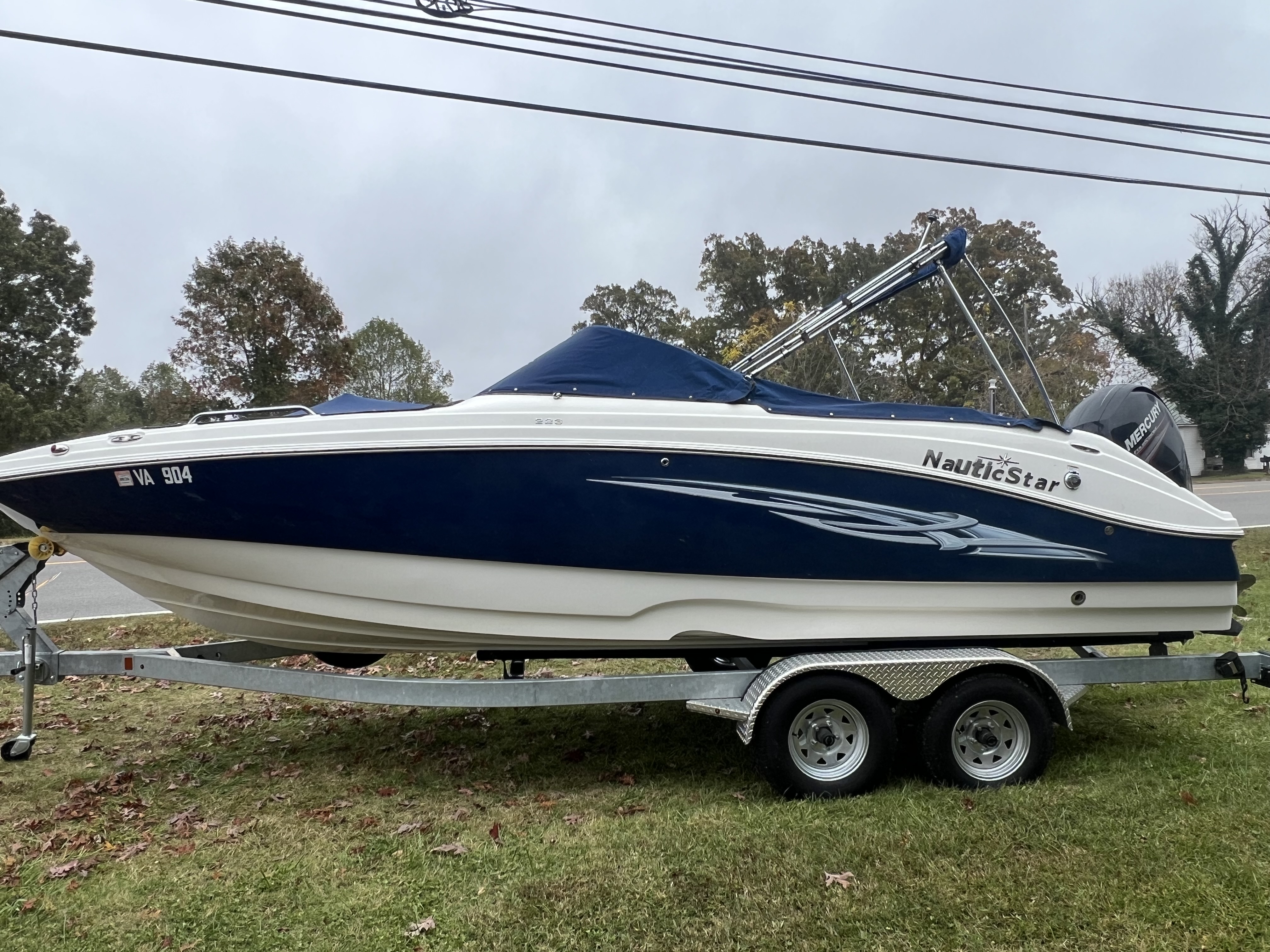 2013 NauticStar Sport Deck Boat 223 DC