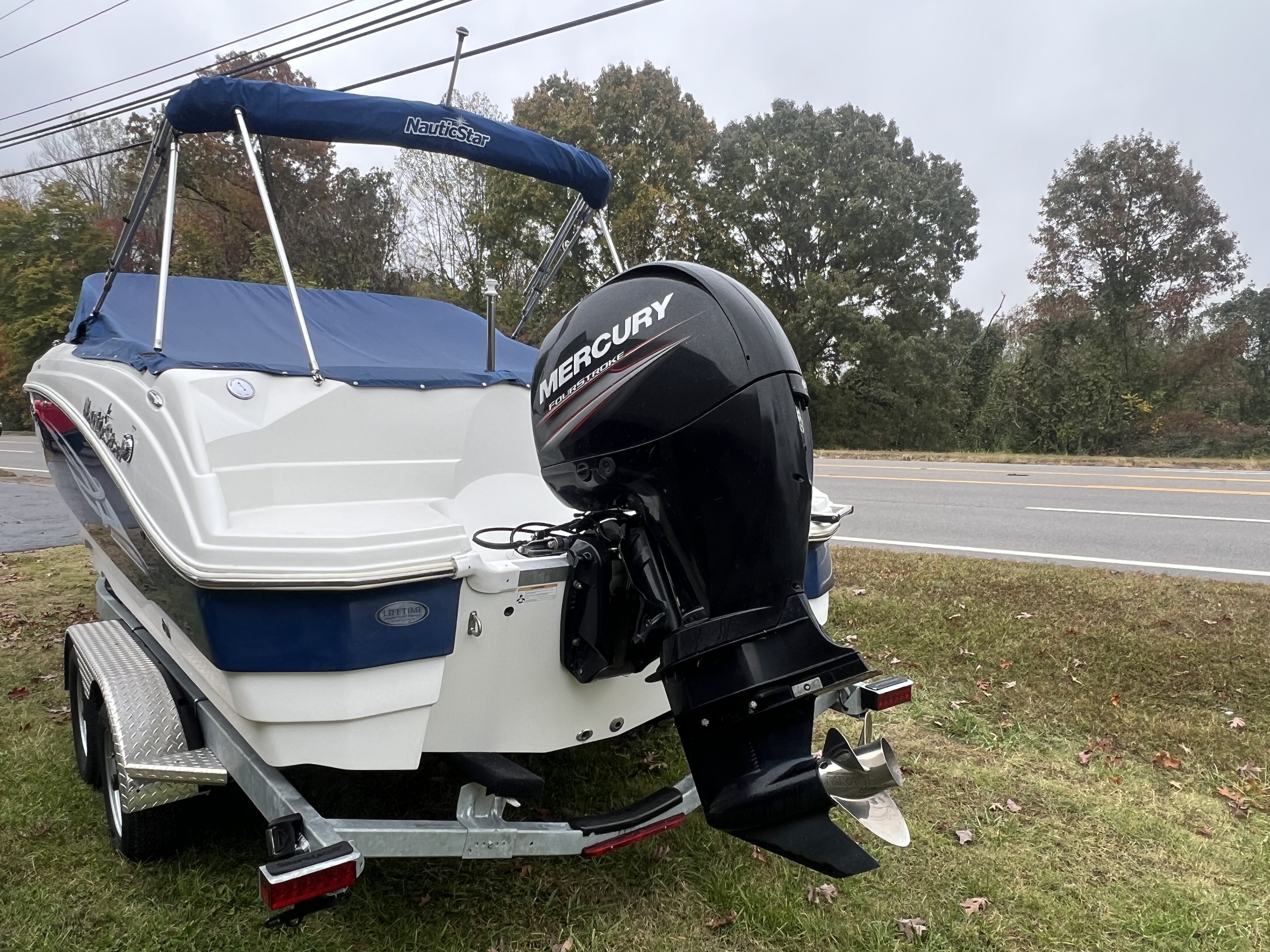 2013 NauticStar Sport Deck Boat 223 DC - Photo 2