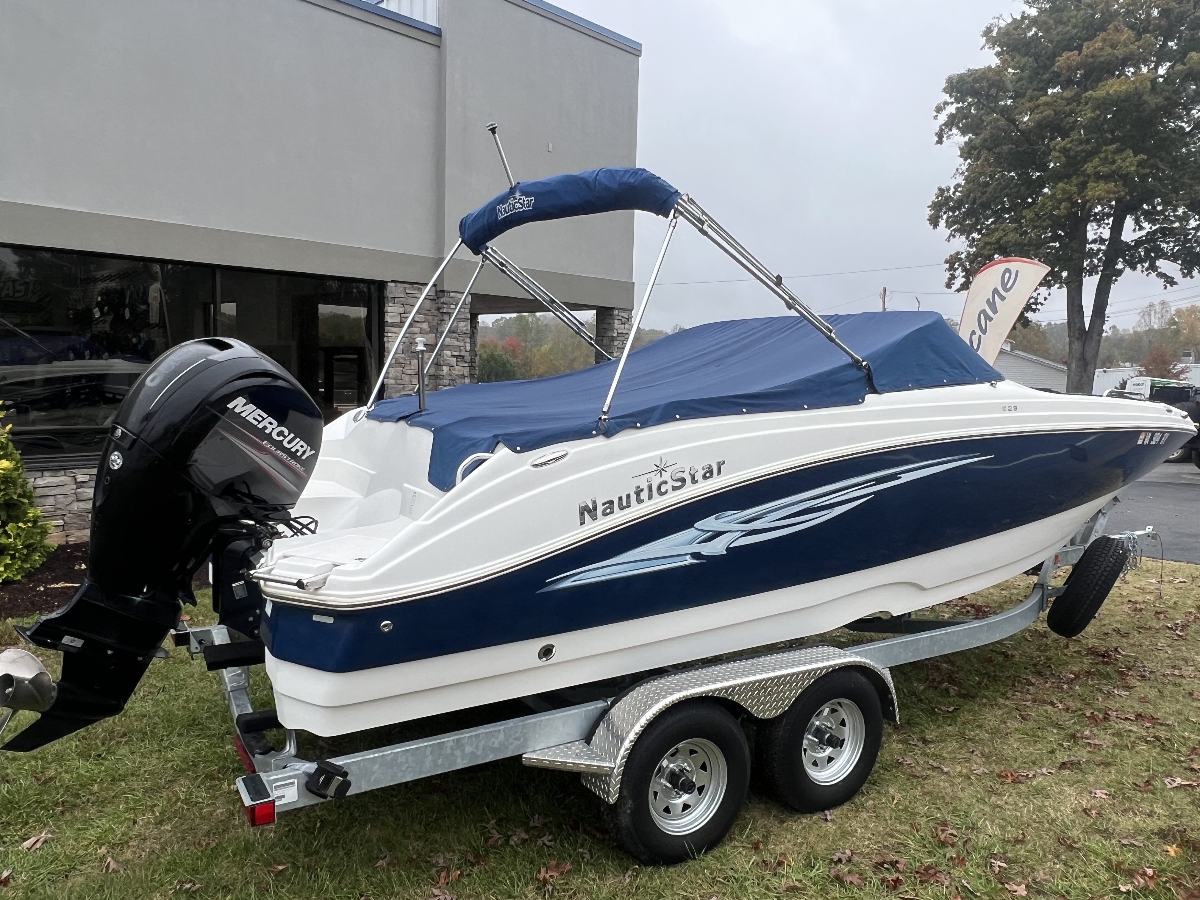 2013 NauticStar Sport Deck Boat 223 DC - Photo 3