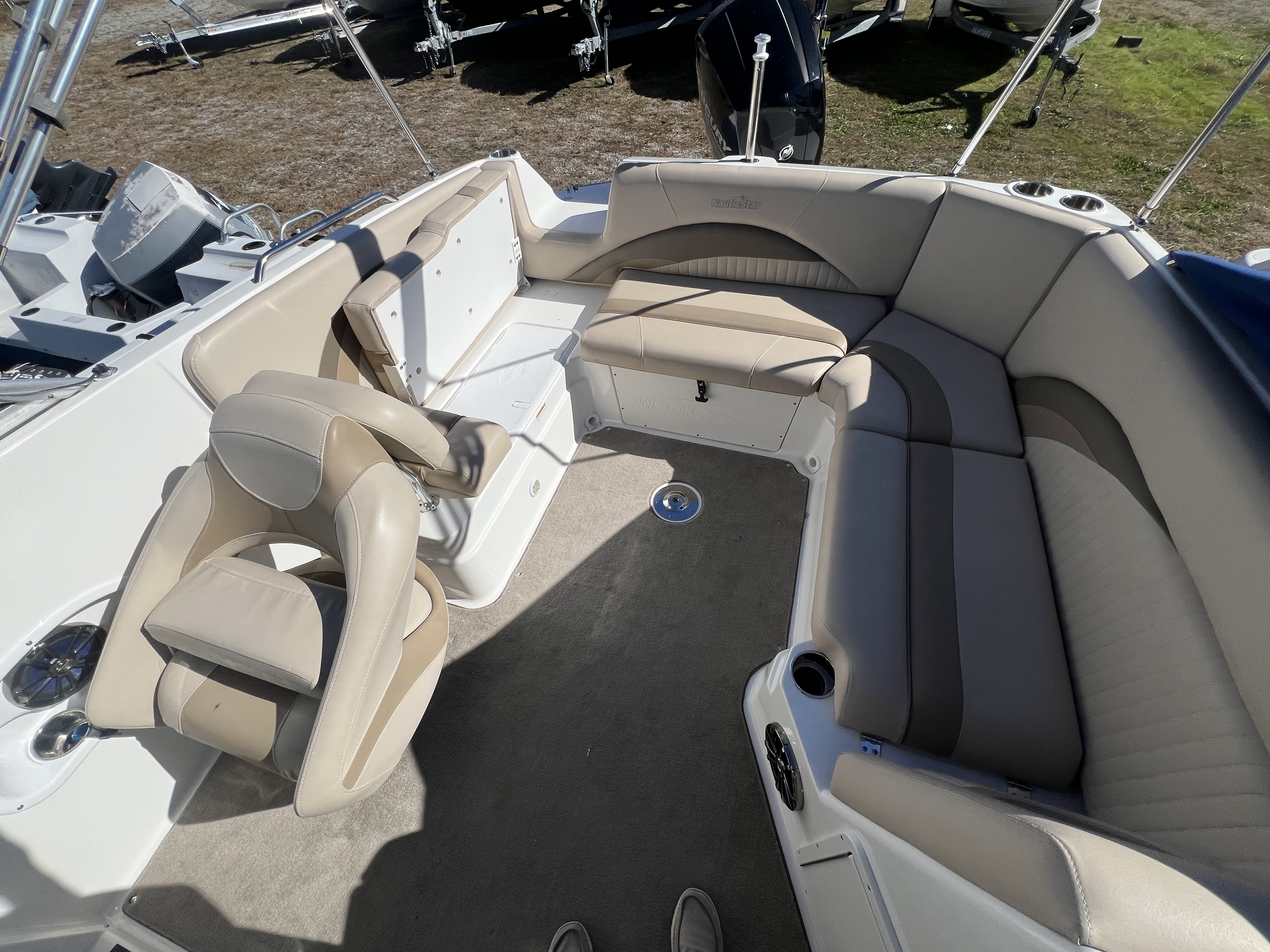 2013 NauticStar Sport Deck Boat 223 DC - Photo 5