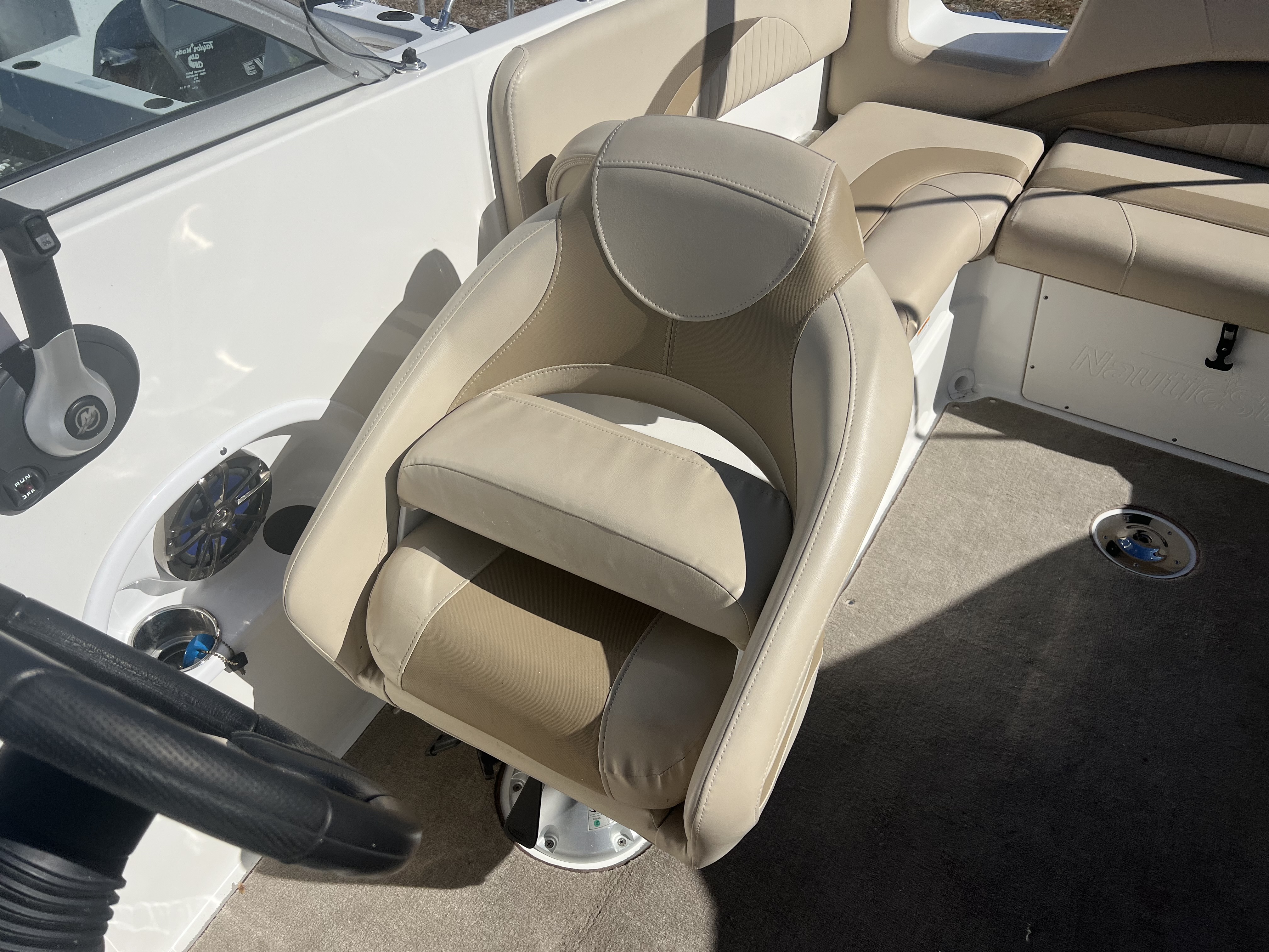 2013 NauticStar Sport Deck Boat 223 DC - Photo 14