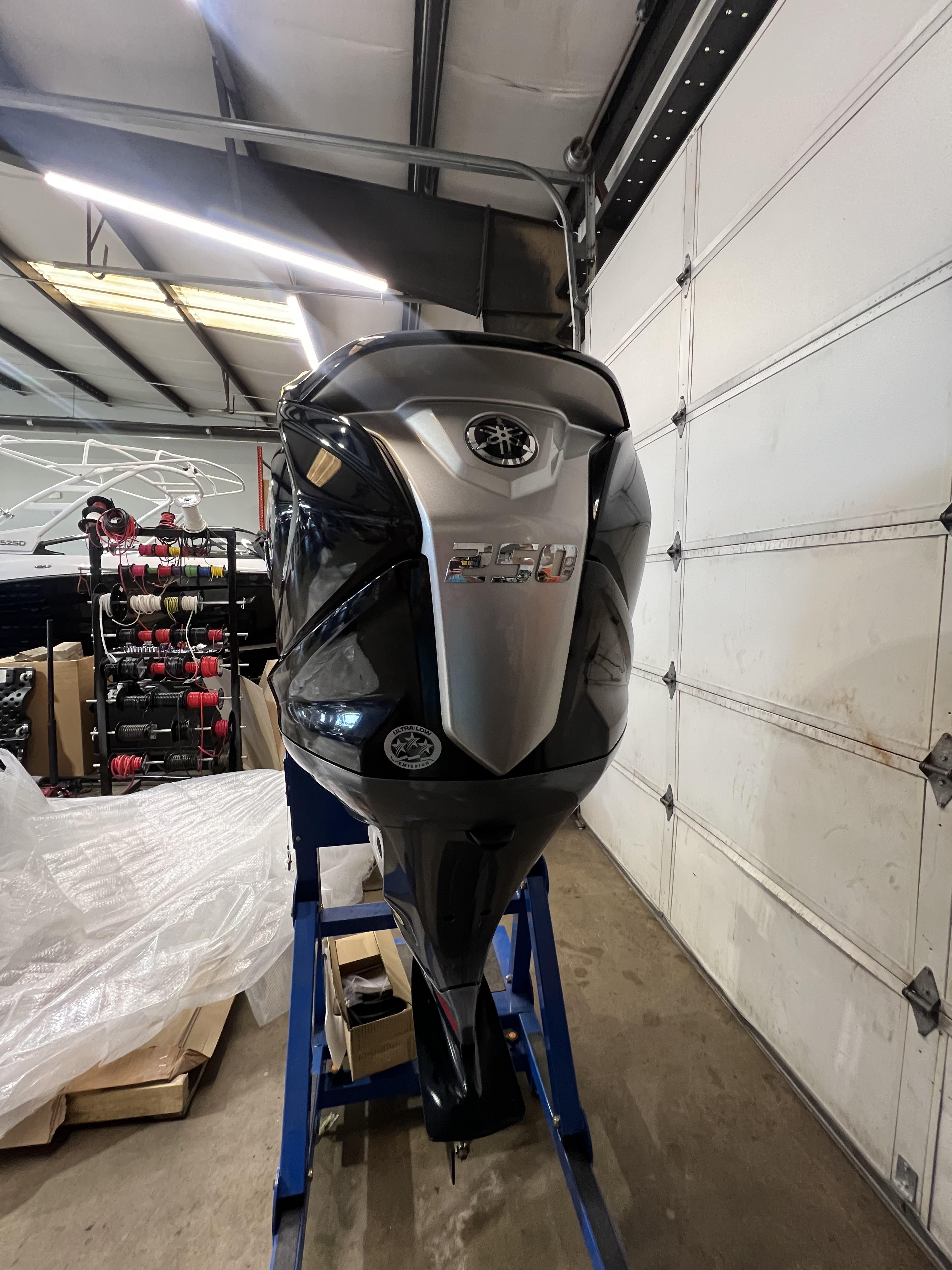 2023 Yamaha V Max SHO V6 4.2L VF250LB - Photo 3
