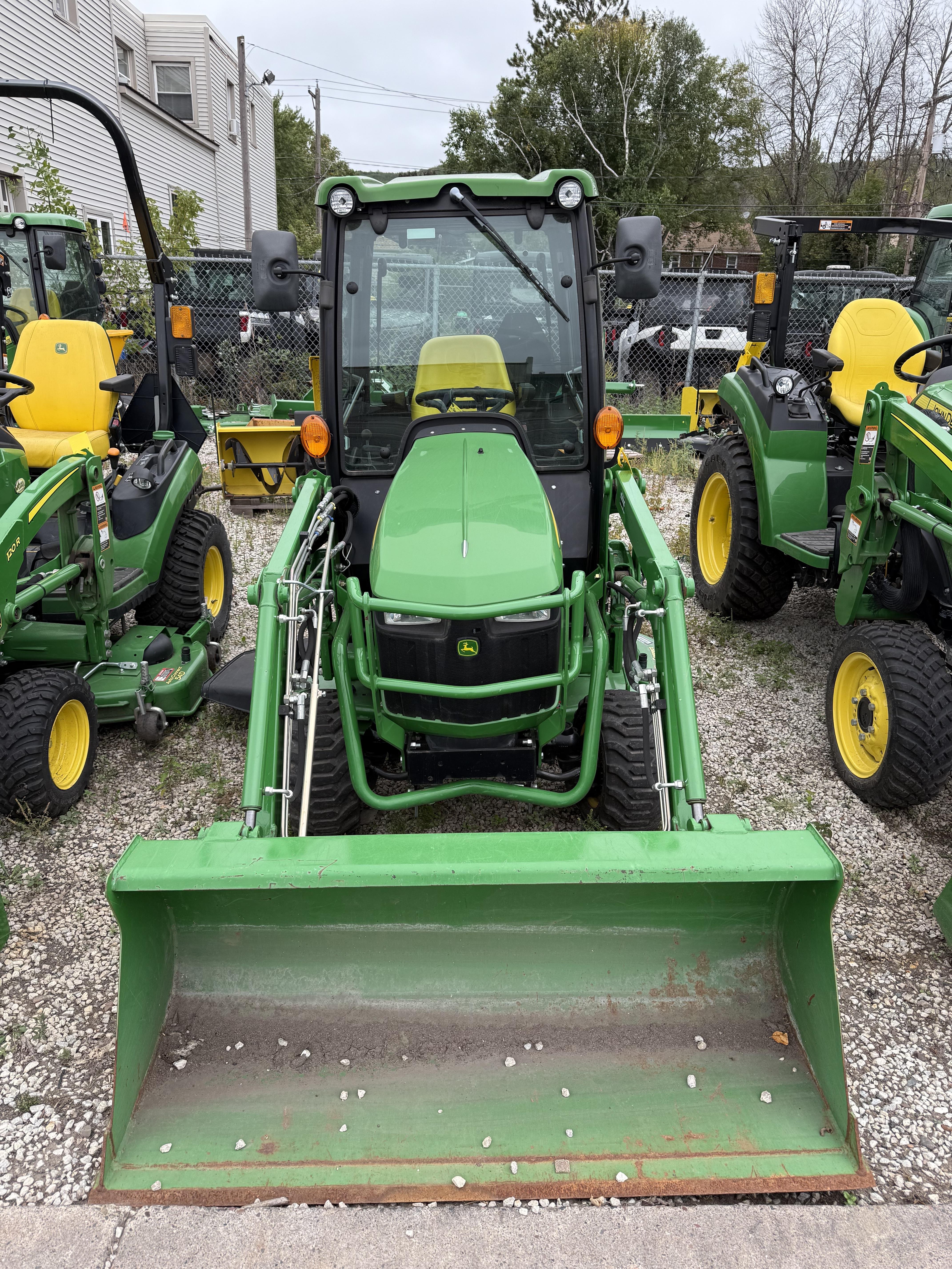 2016 John Deere 1025R - Photo 2